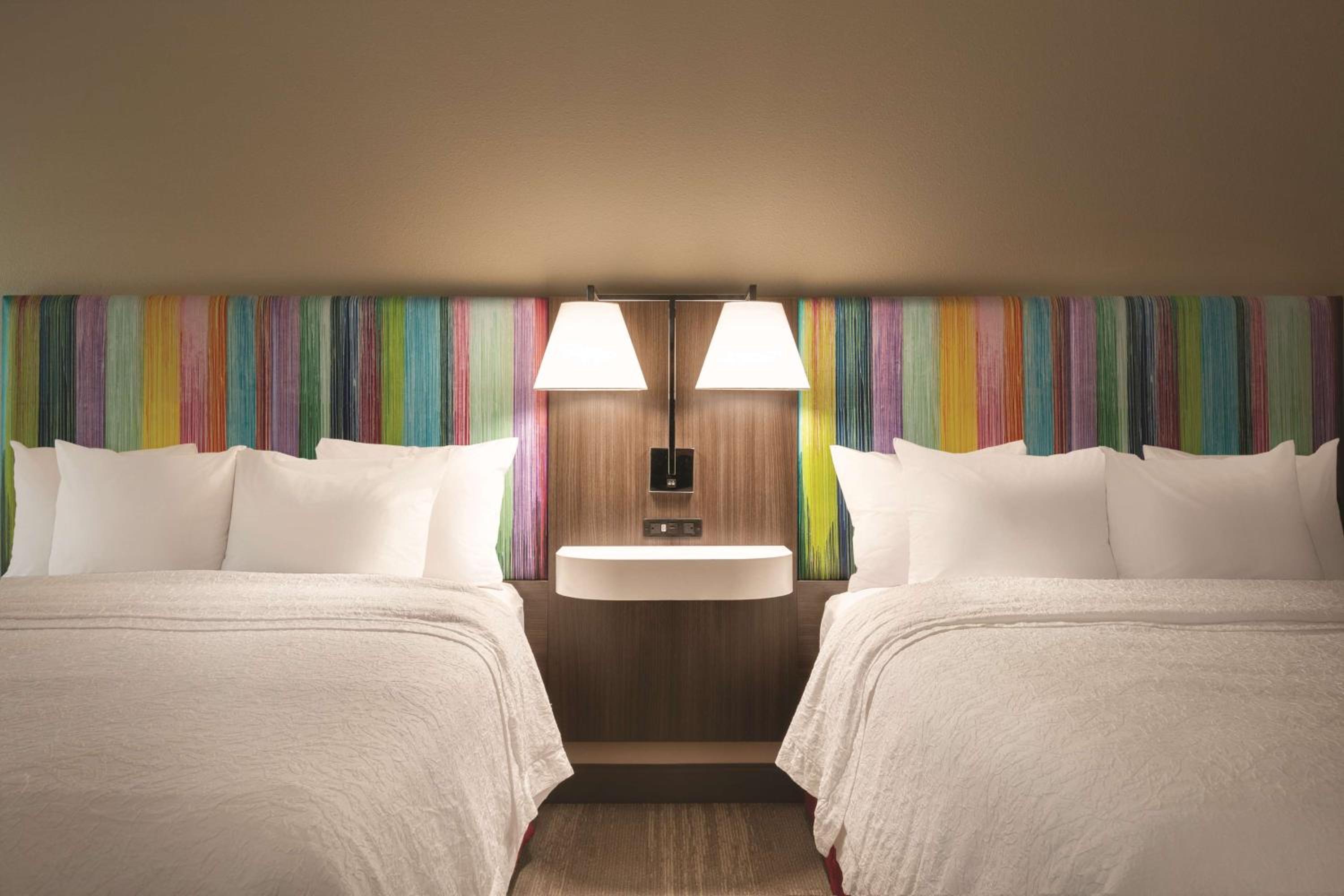 Room with Two Queen Beds - Non-Smoking - Photo 8