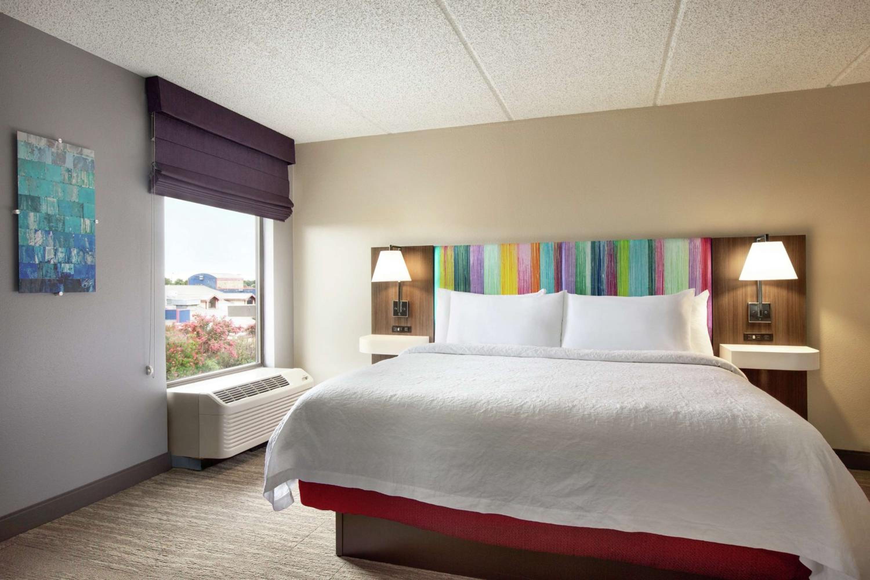 King Studio Suite with Sofa Bed - Non-Smoking - Photo 8