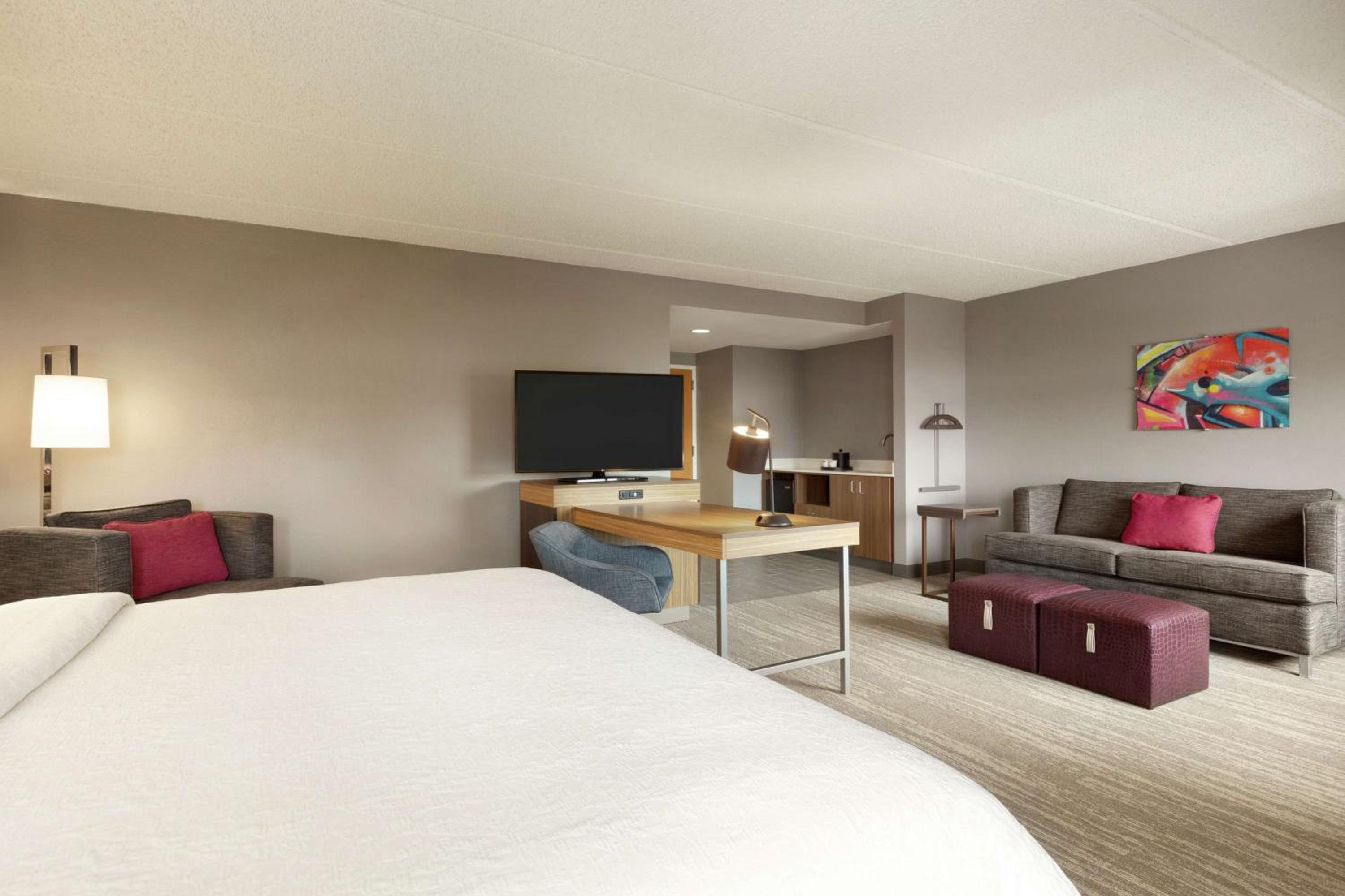 Room with Two Queen Beds - Non-Smoking - Photo 7