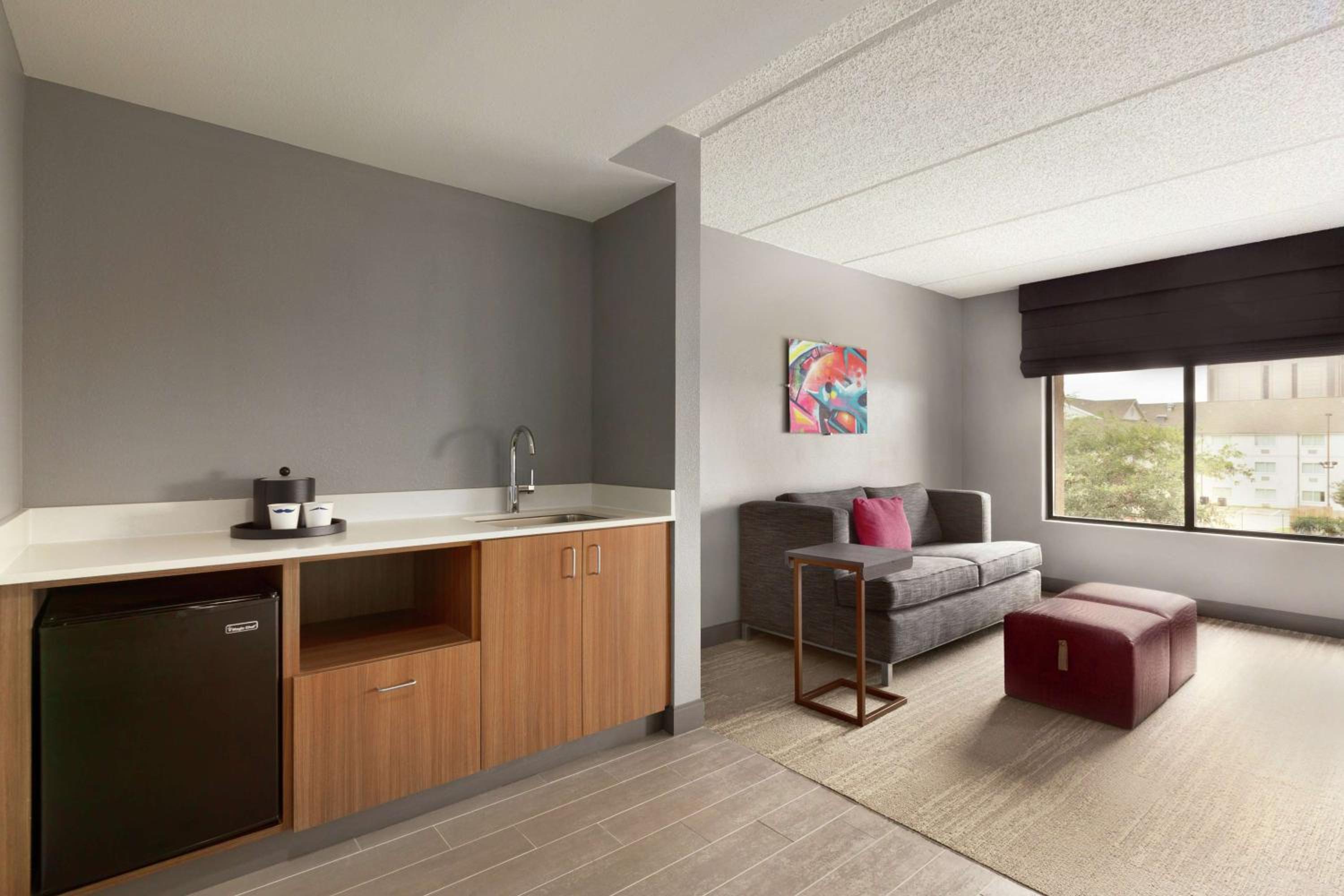 Studio Suite with Two Queen Beds and Sofa Bed - Non-Smoking - Photo 4