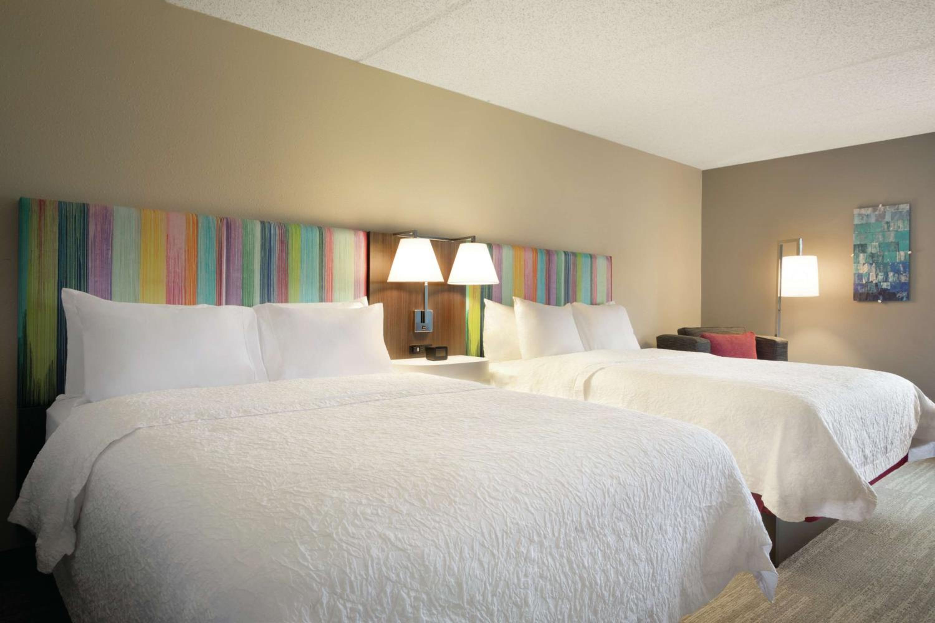 Room with Two Queen Beds - Non-Smoking - Photo 2