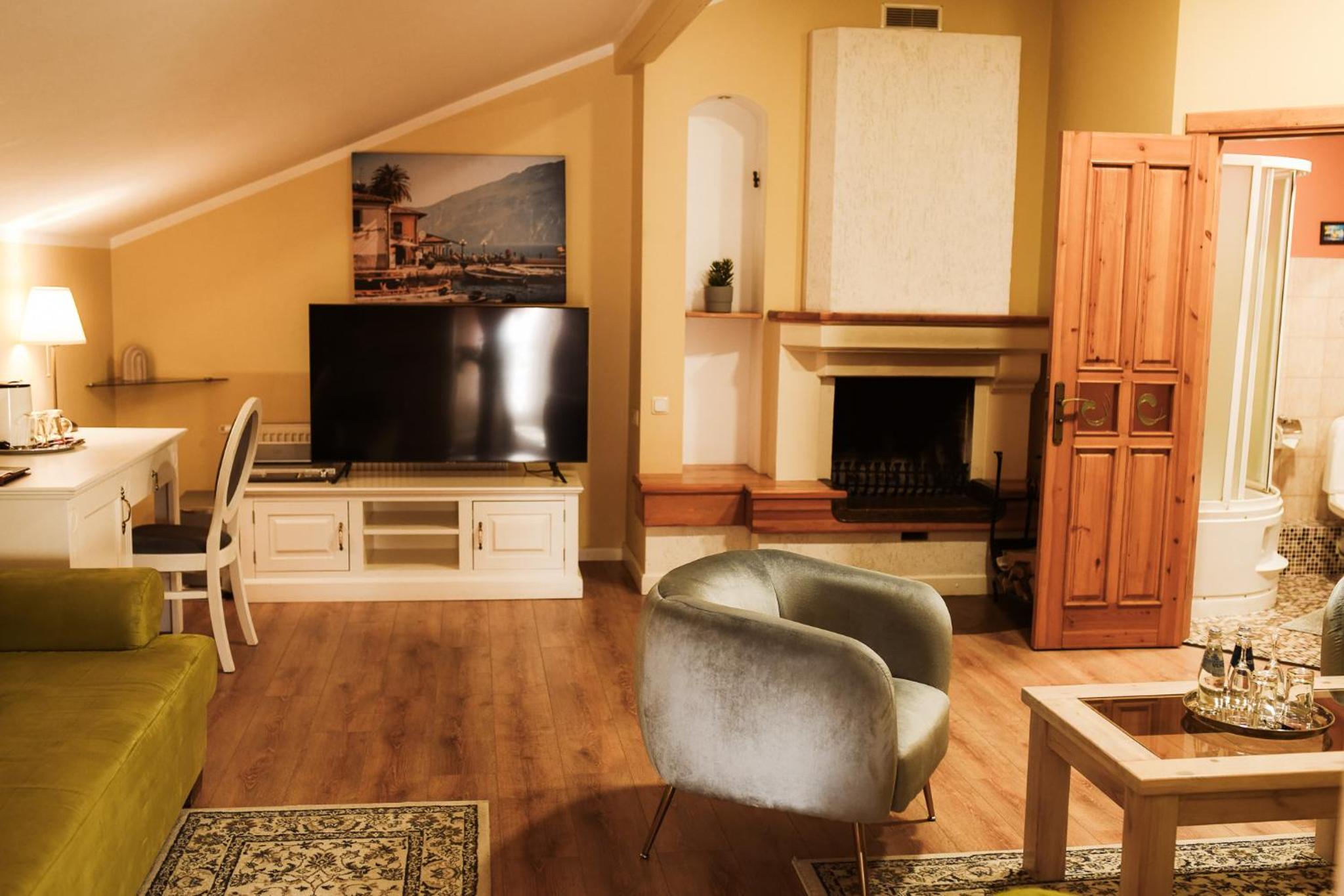 Suite - Photo 5