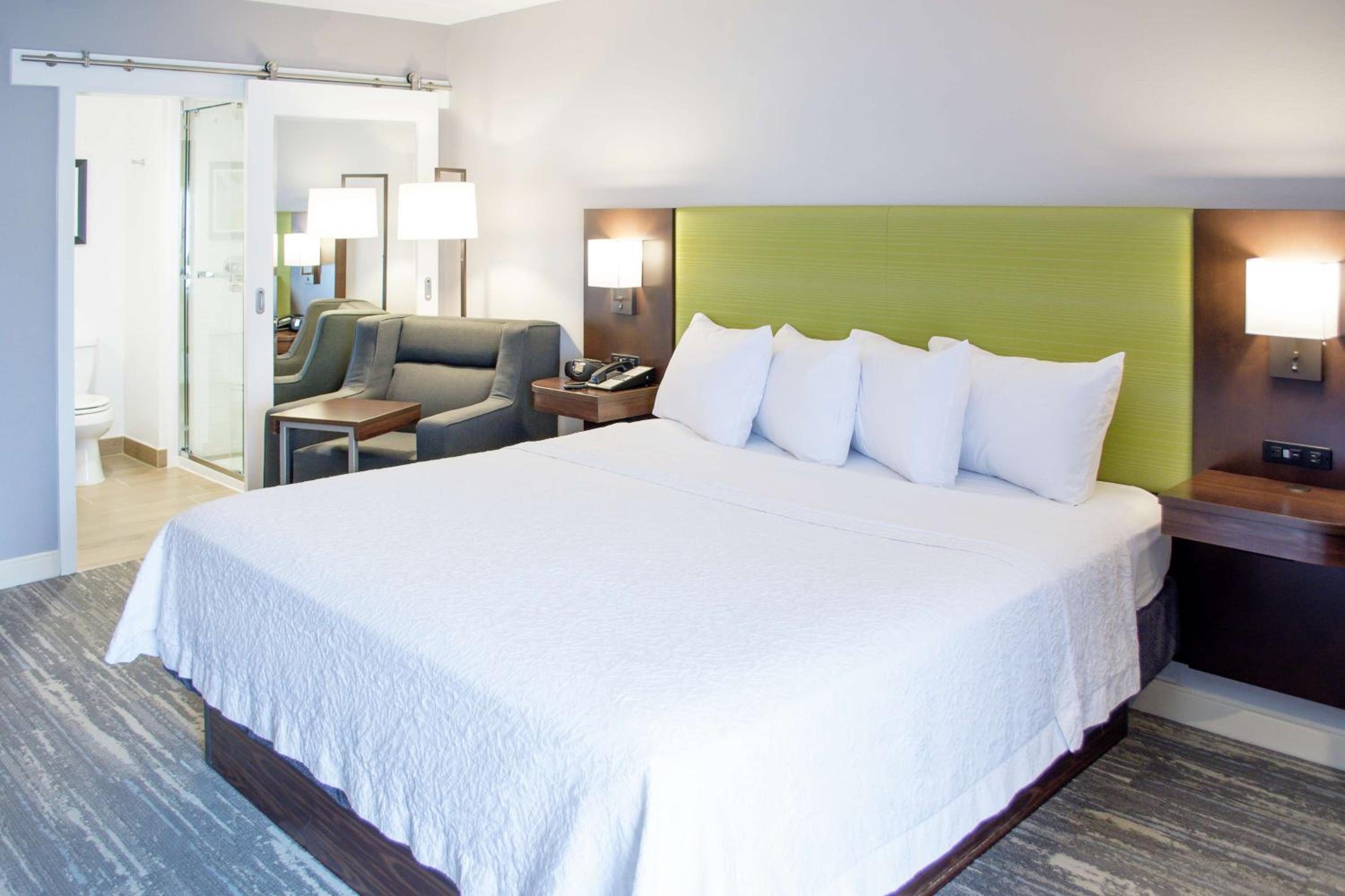 King Room with King Bed - Non-Smoking - Photo 1