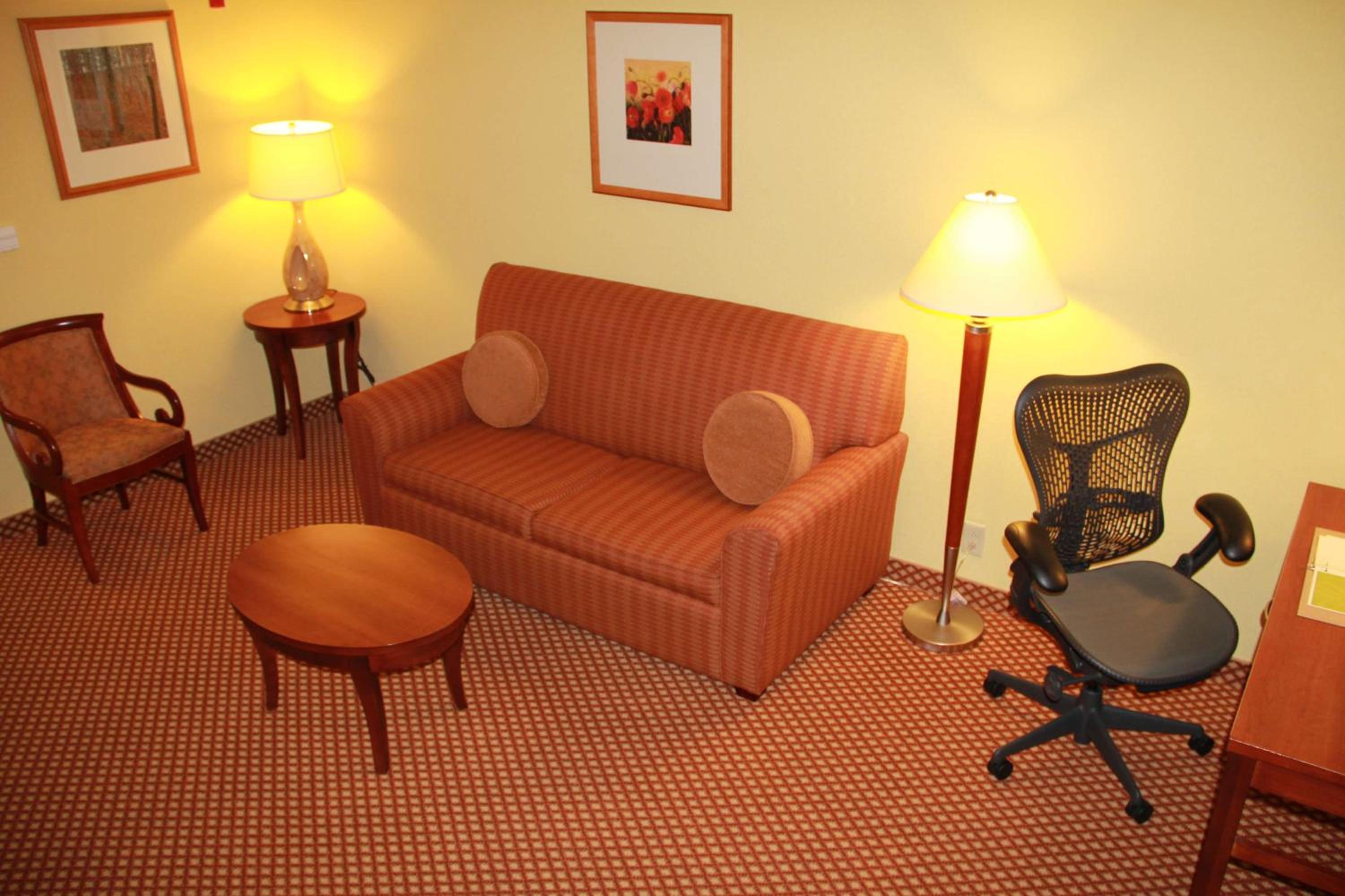 One-Bedroom King Suite with Sofa Bed - Photo 3
