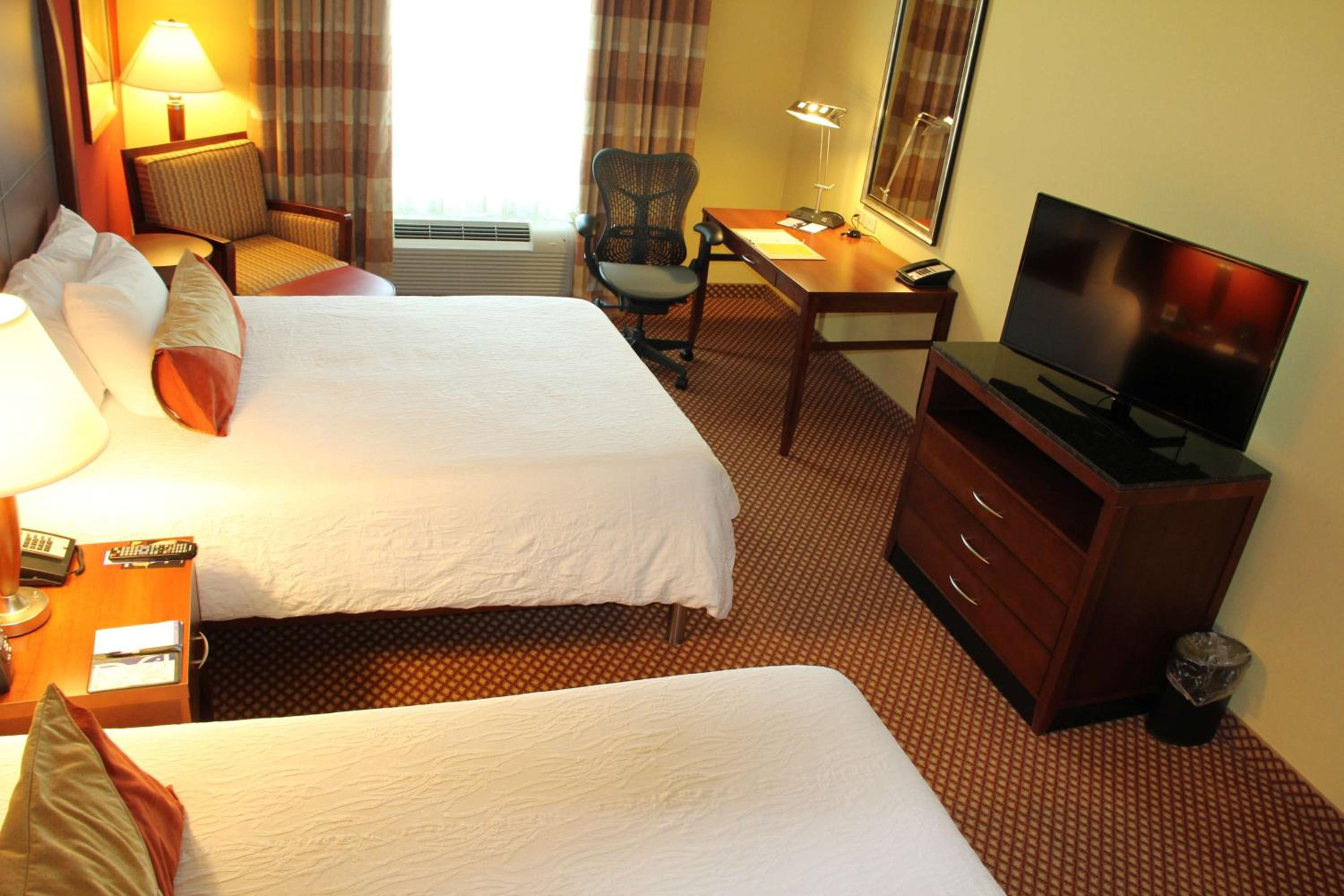 Queen Room with Two Queen Beds - Photo 2