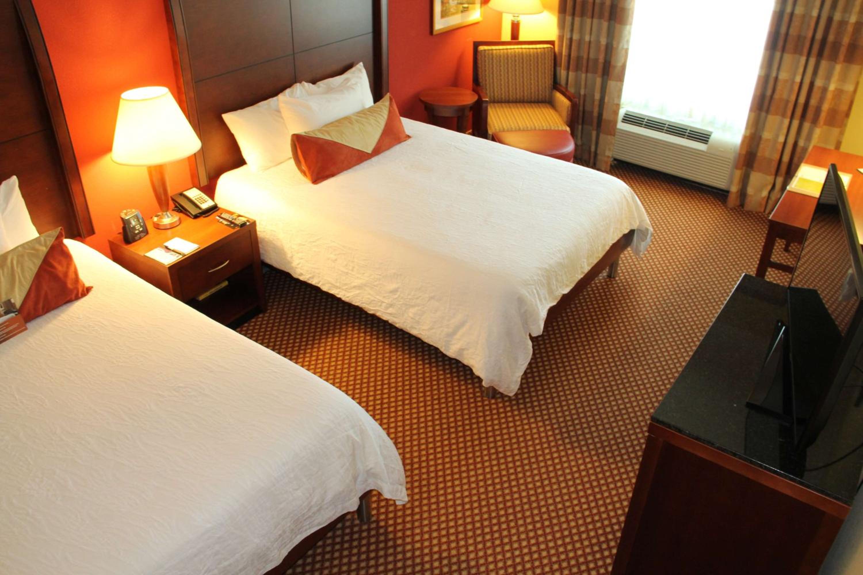 Queen Room with Two Queen Beds - Photo 3