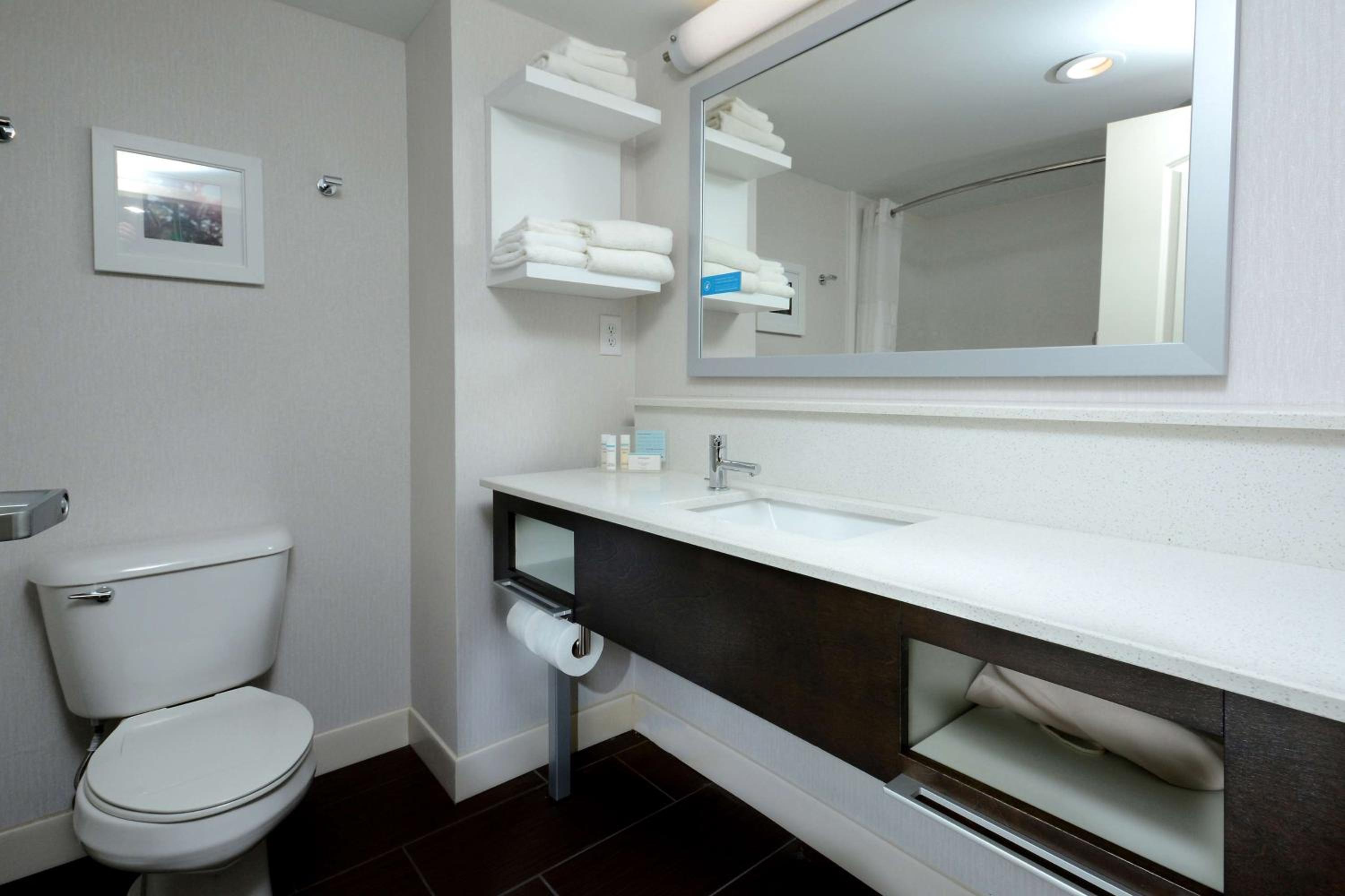 King Room - Non-Smoking - Photo 4