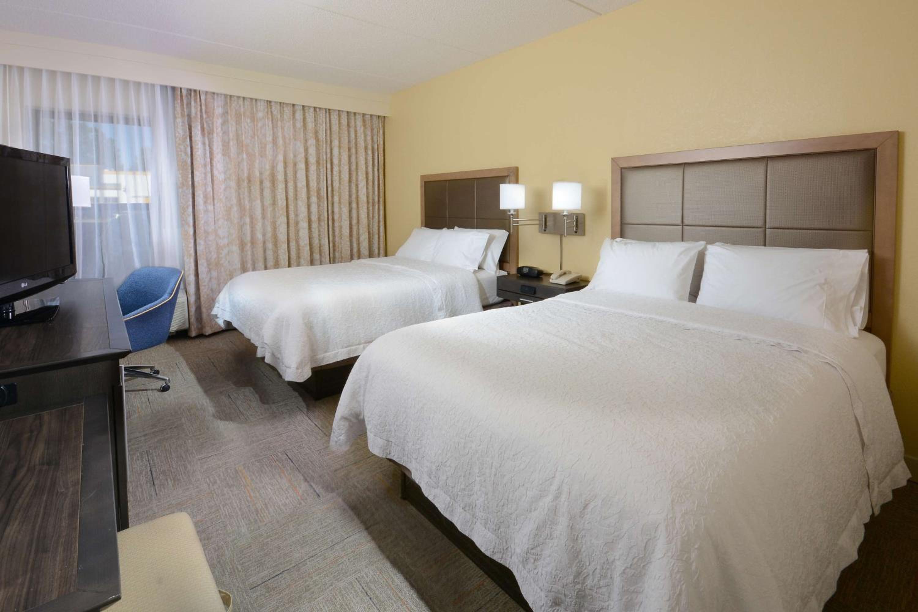 Queen Room with Two Queen Beds - Non-Smoking - Photo 1