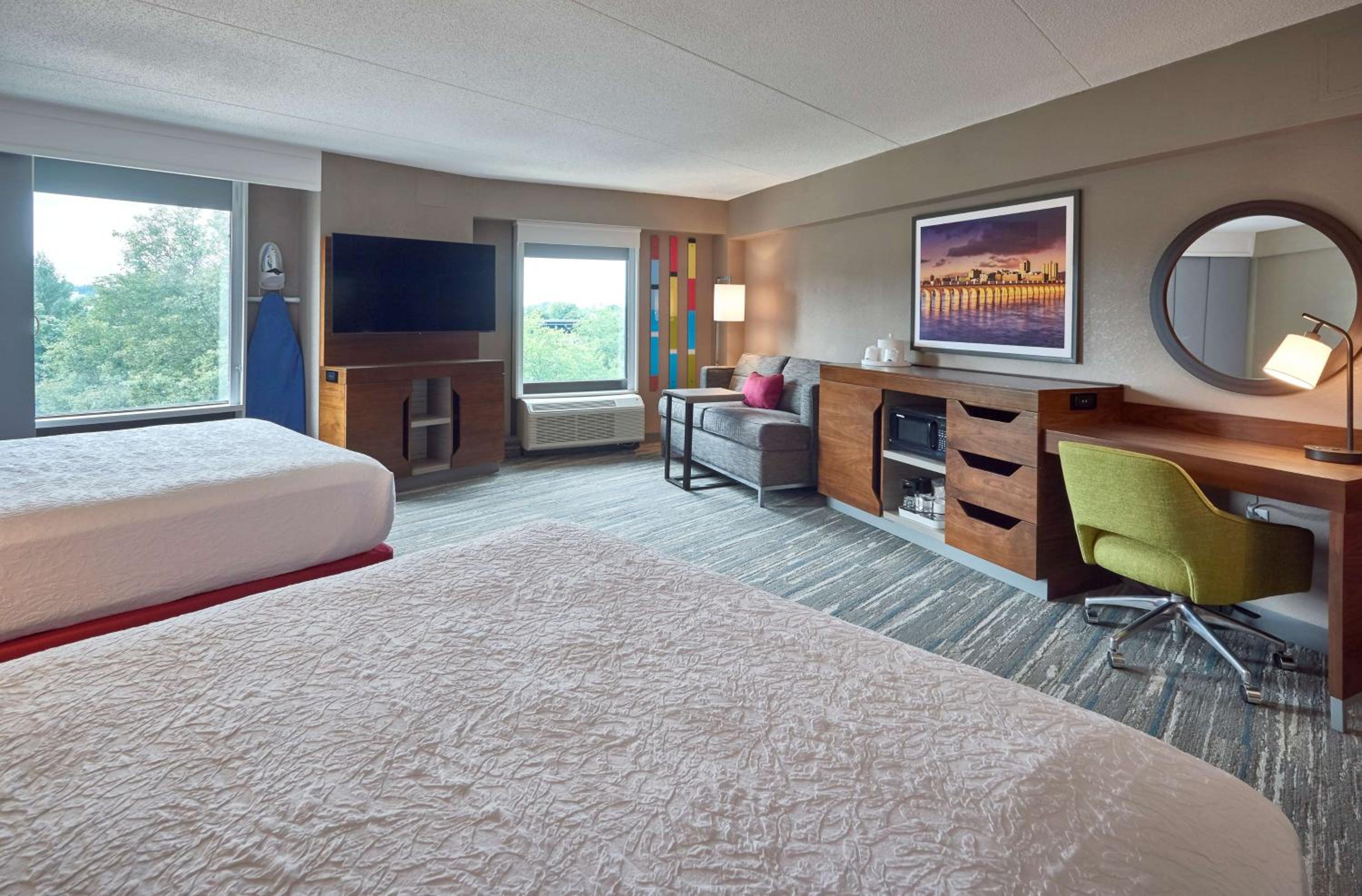 Queen Studio Suite with Two Queen Beds and Sofa Bed - Non-Smoking - Photo 3