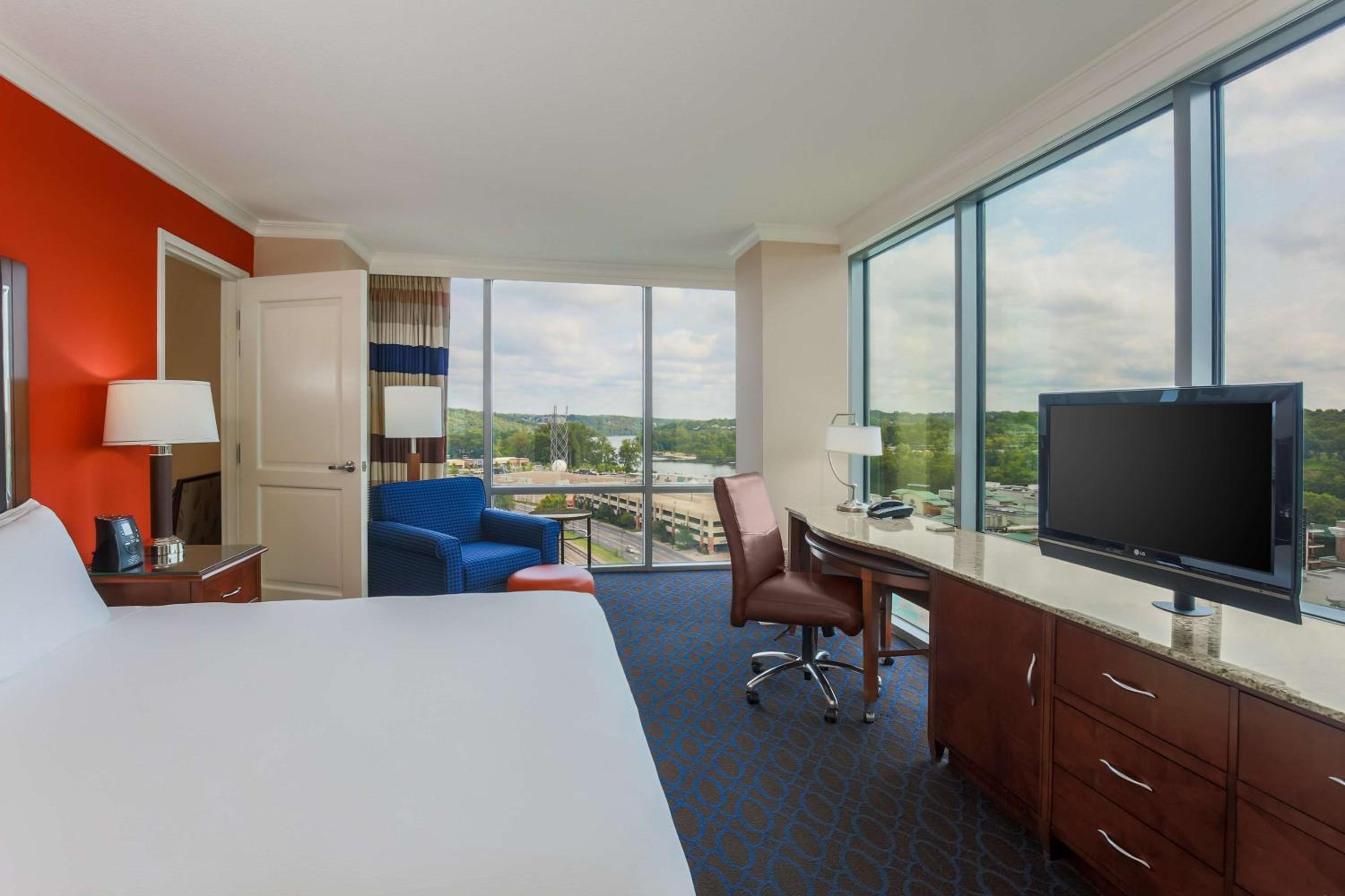 One-Bedroom Condo with Lake View photo 1