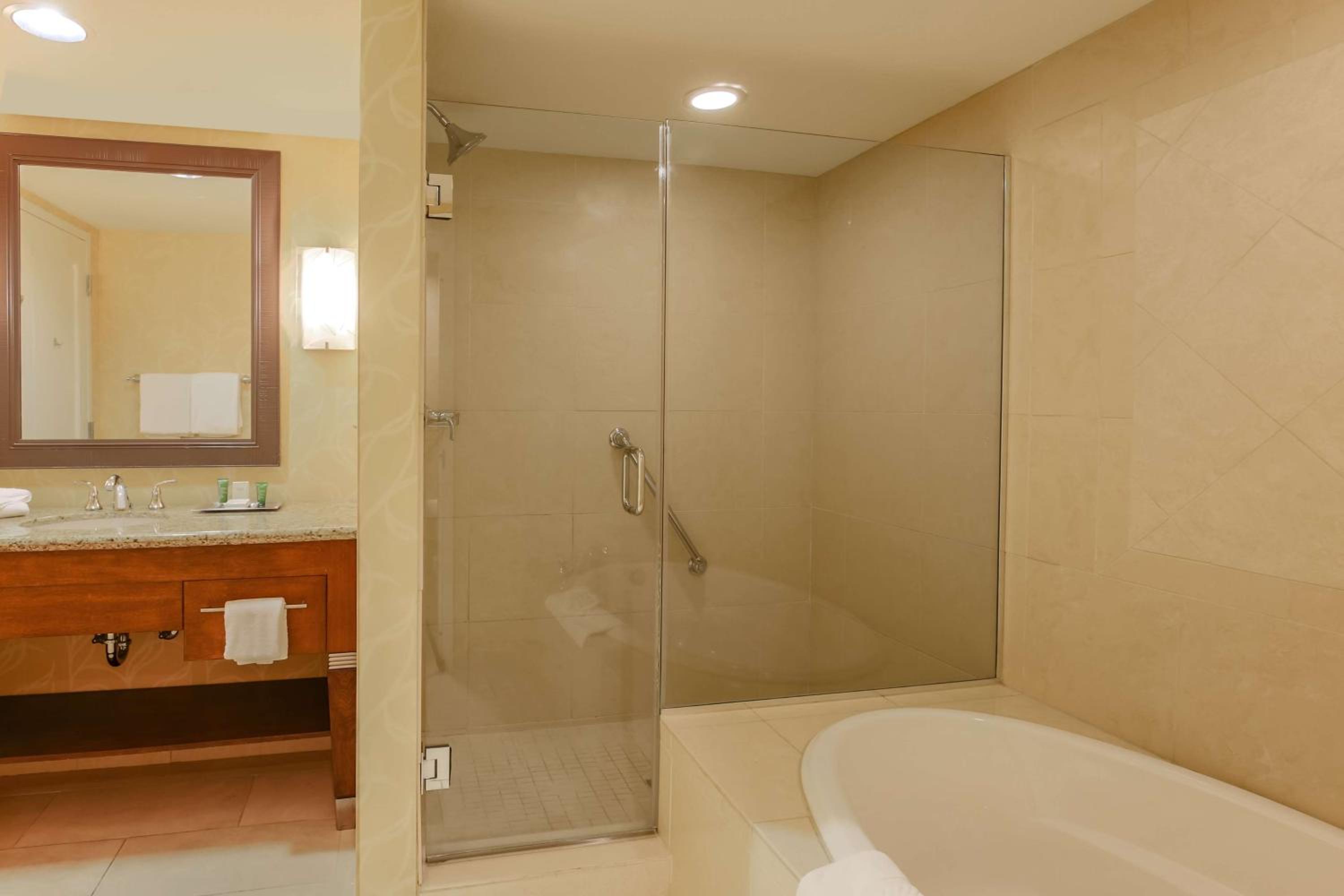 One-Bedroom Condo - Photo 6