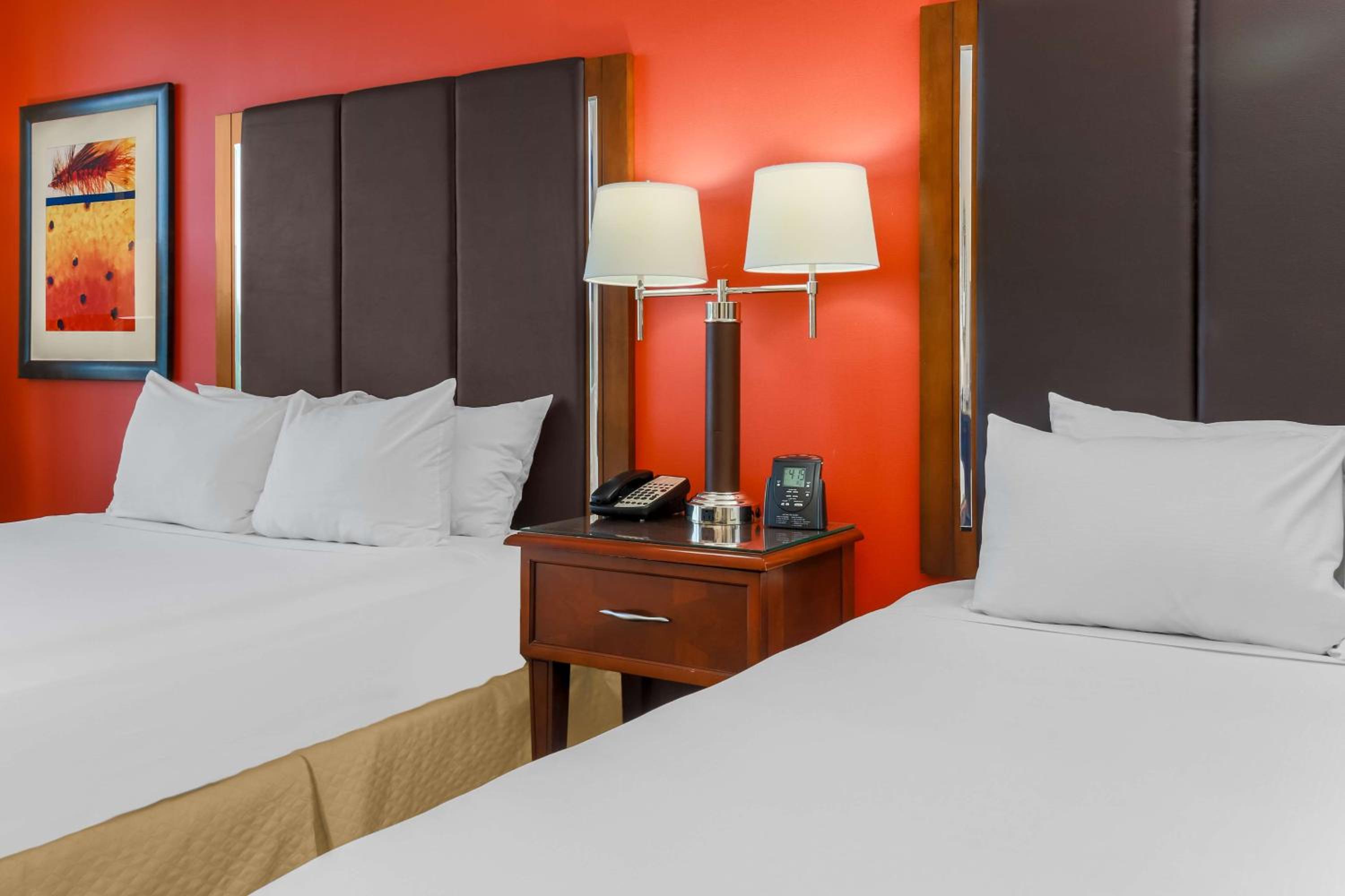 Queen Room with Two Queen Beds and Balcony - Photo 5