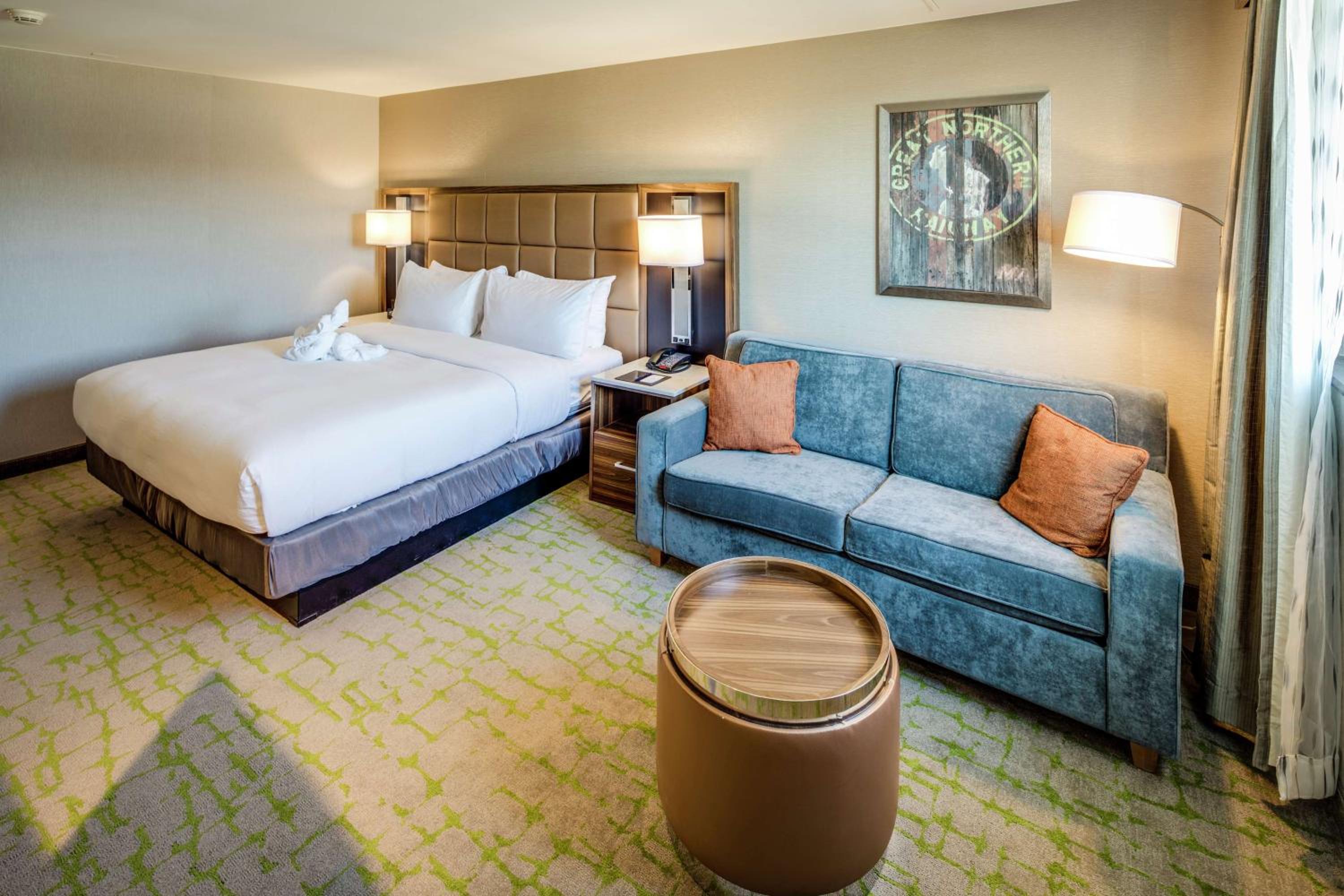 King Room with Sofa Bed - Photo 1