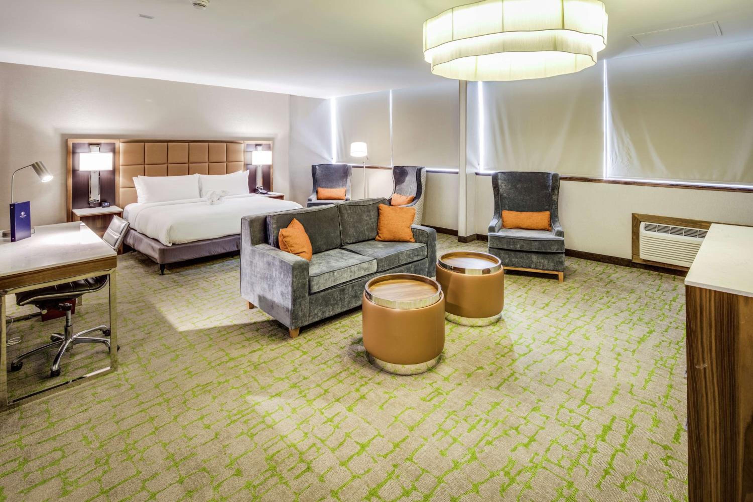 Governors King Suite with Sofa Bed - Photo 1