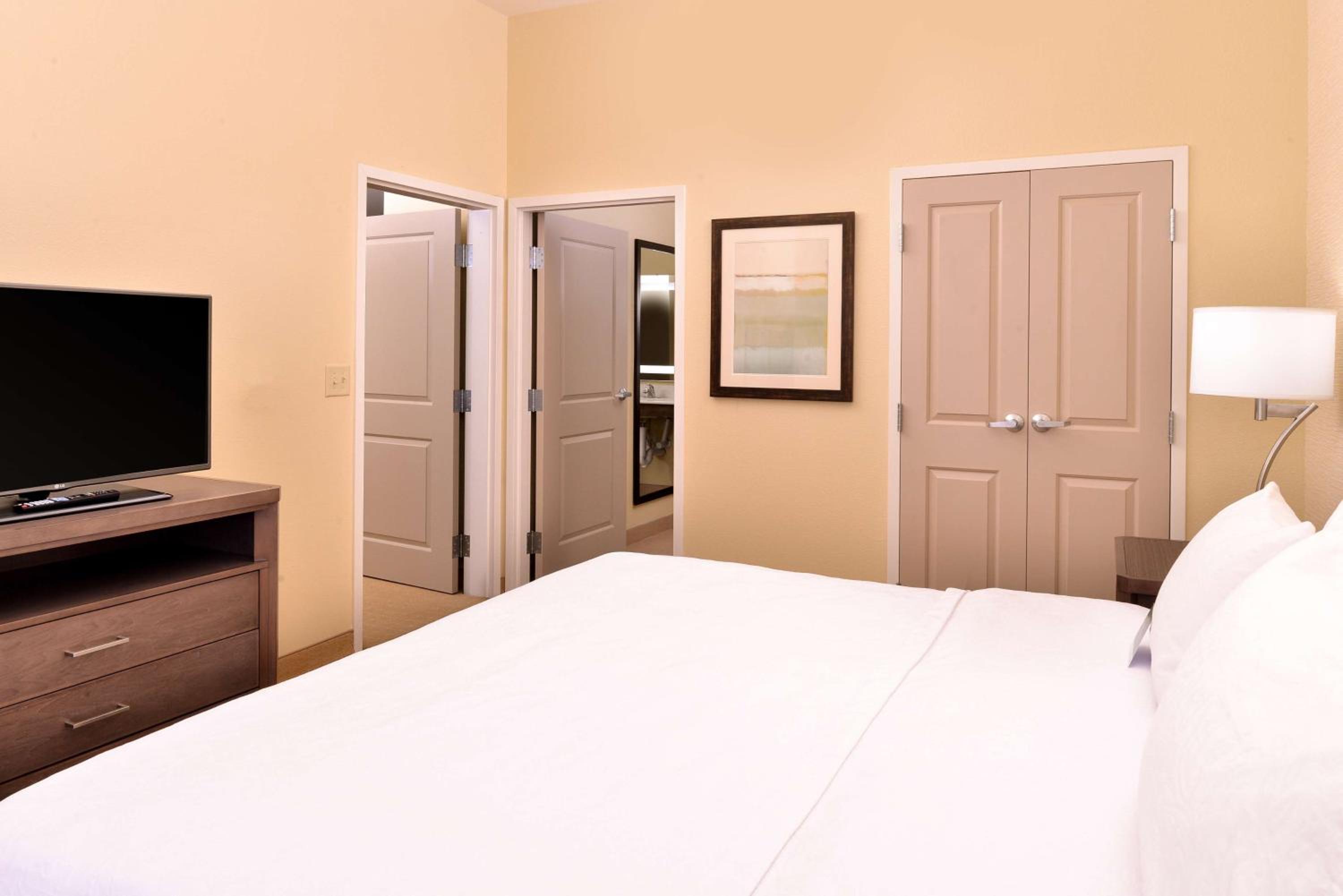 King Suite - Mobility Access/Non-Smoking photo 2