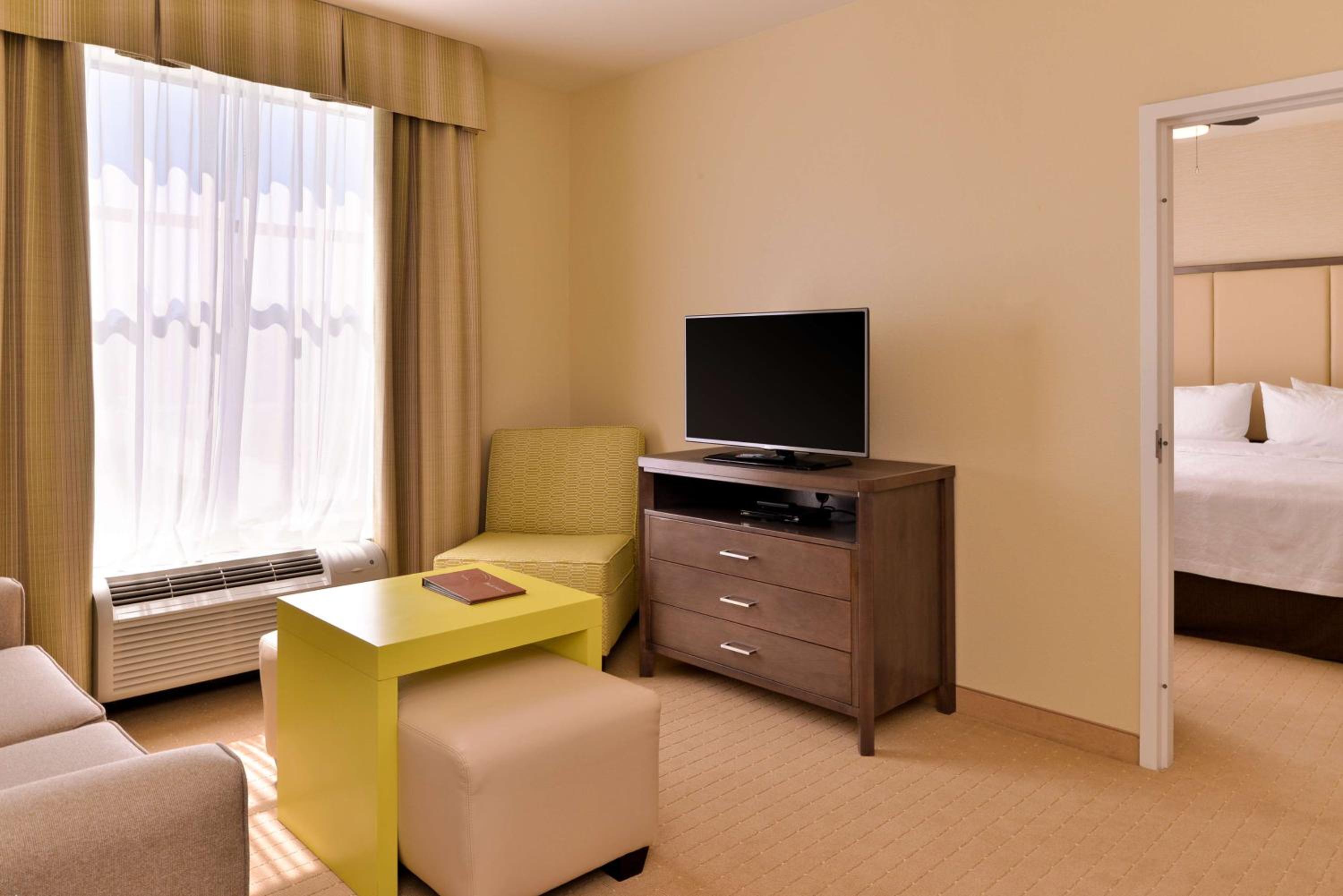 One-Bedroom King Suite - Non-Smoking photo 3
