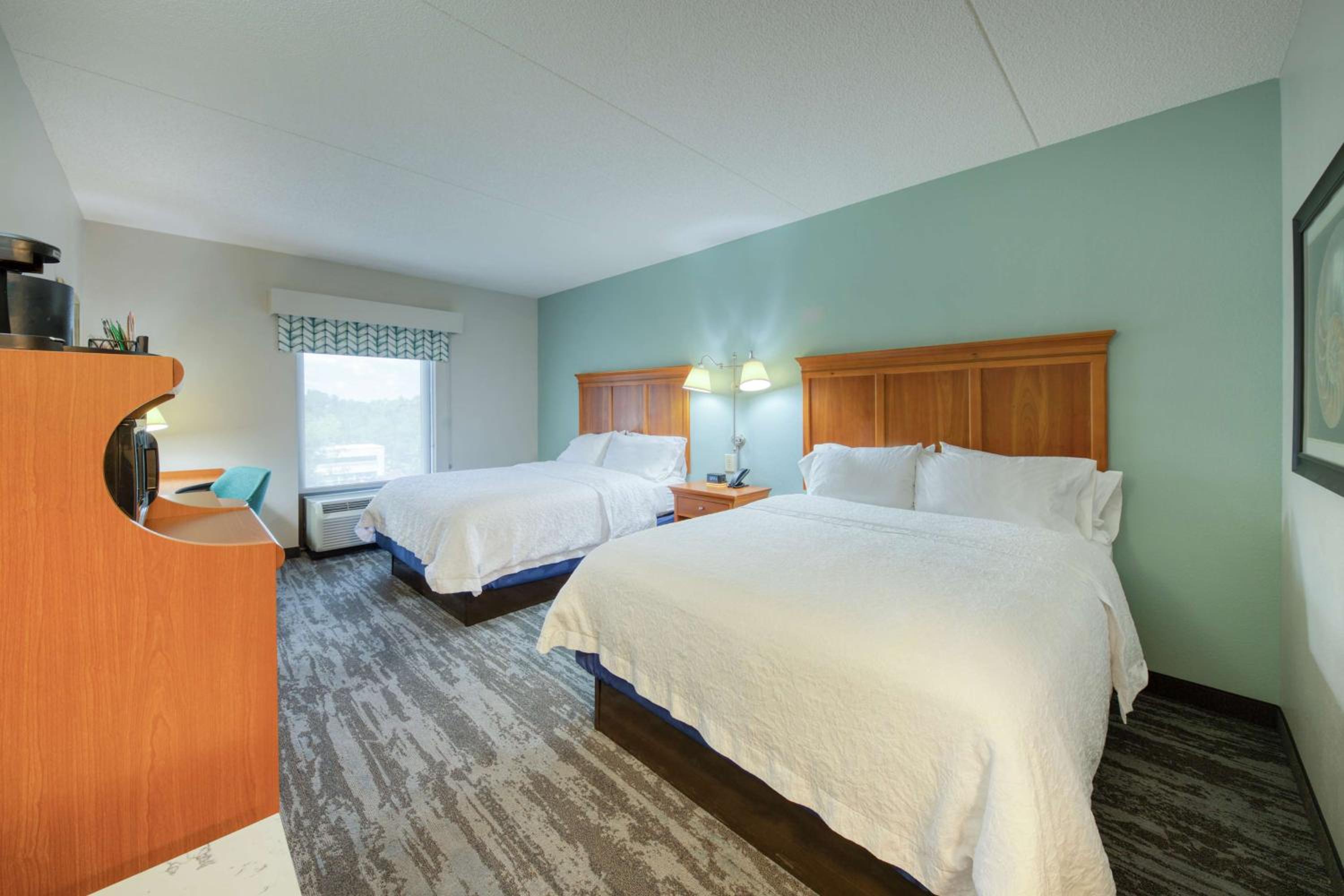 Queen Room with Two Queen Beds - Non-Smoking - Photo 1