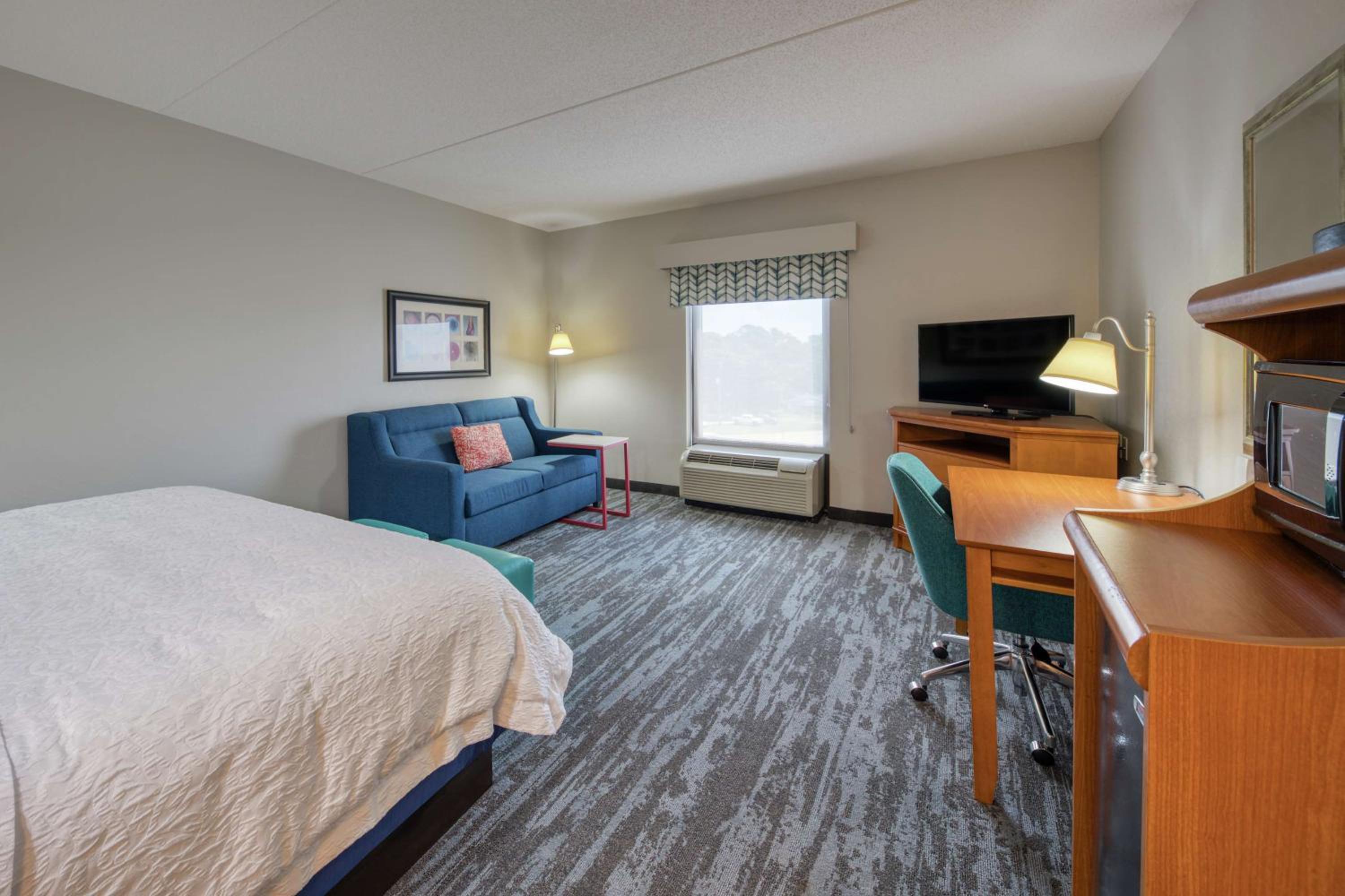 King Room with Sofa Bed and Study - Non-Smoking - Photo 5