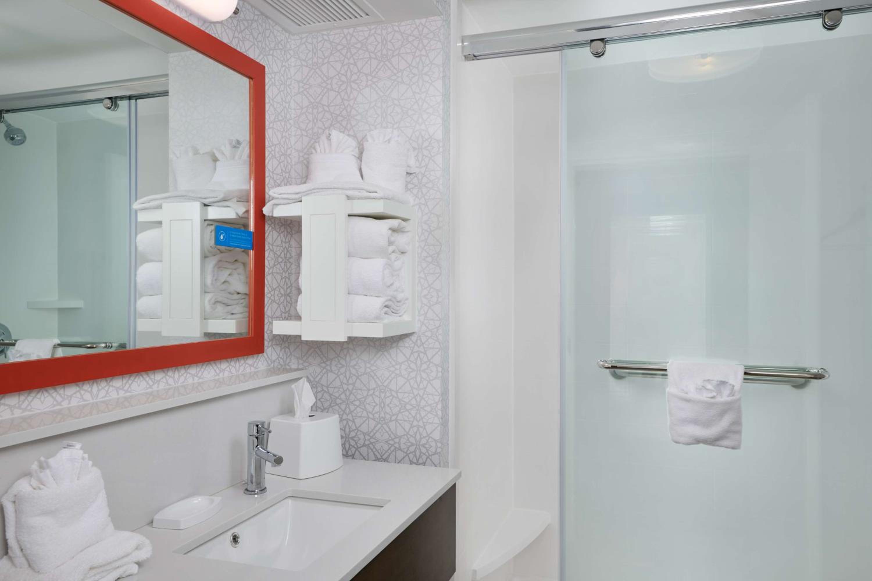 King Room with Refrigerator - Non-Smoking - Photo 2