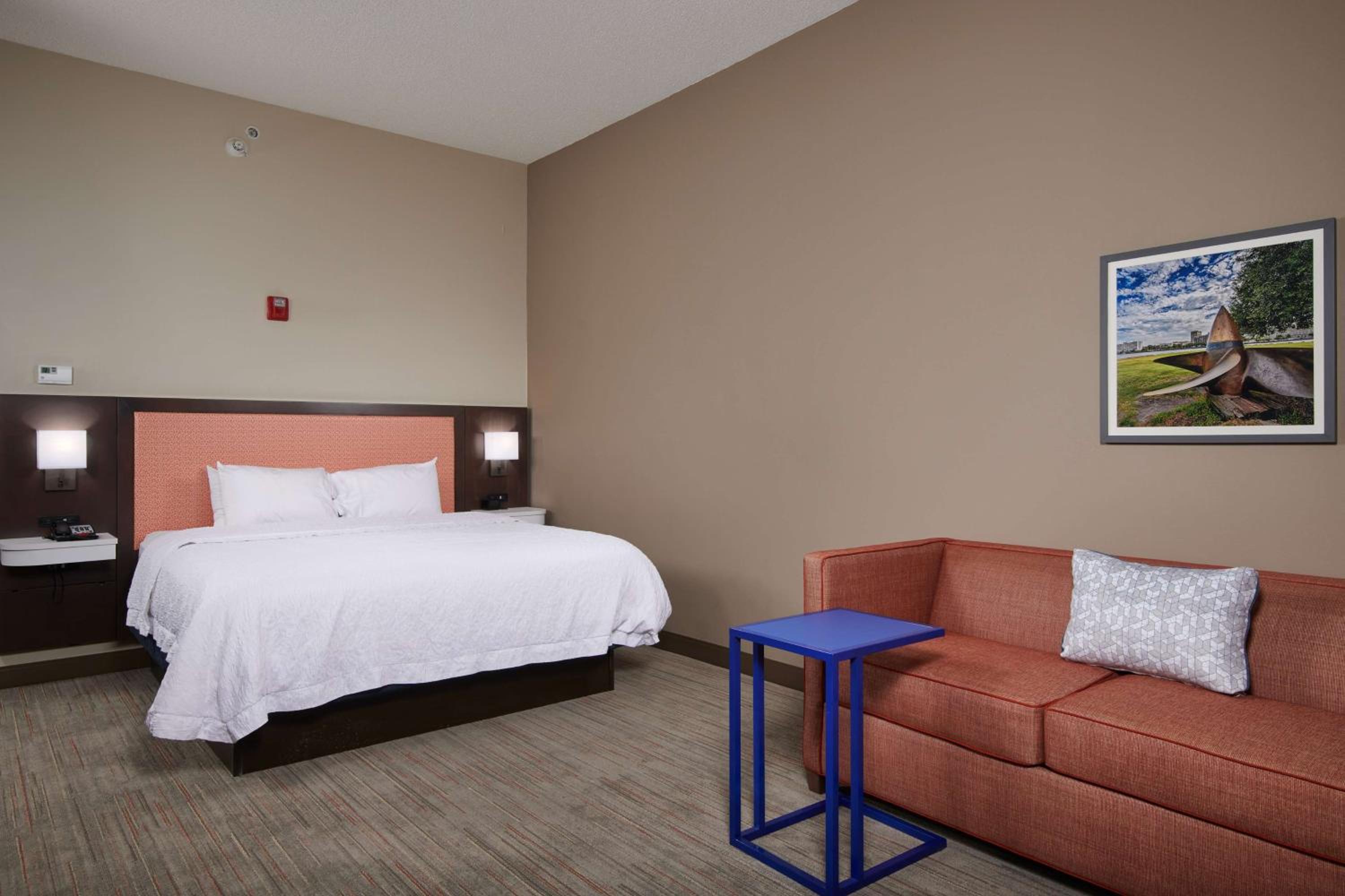 King Room with Sofa Bed - Non-Smoking - Photo 6