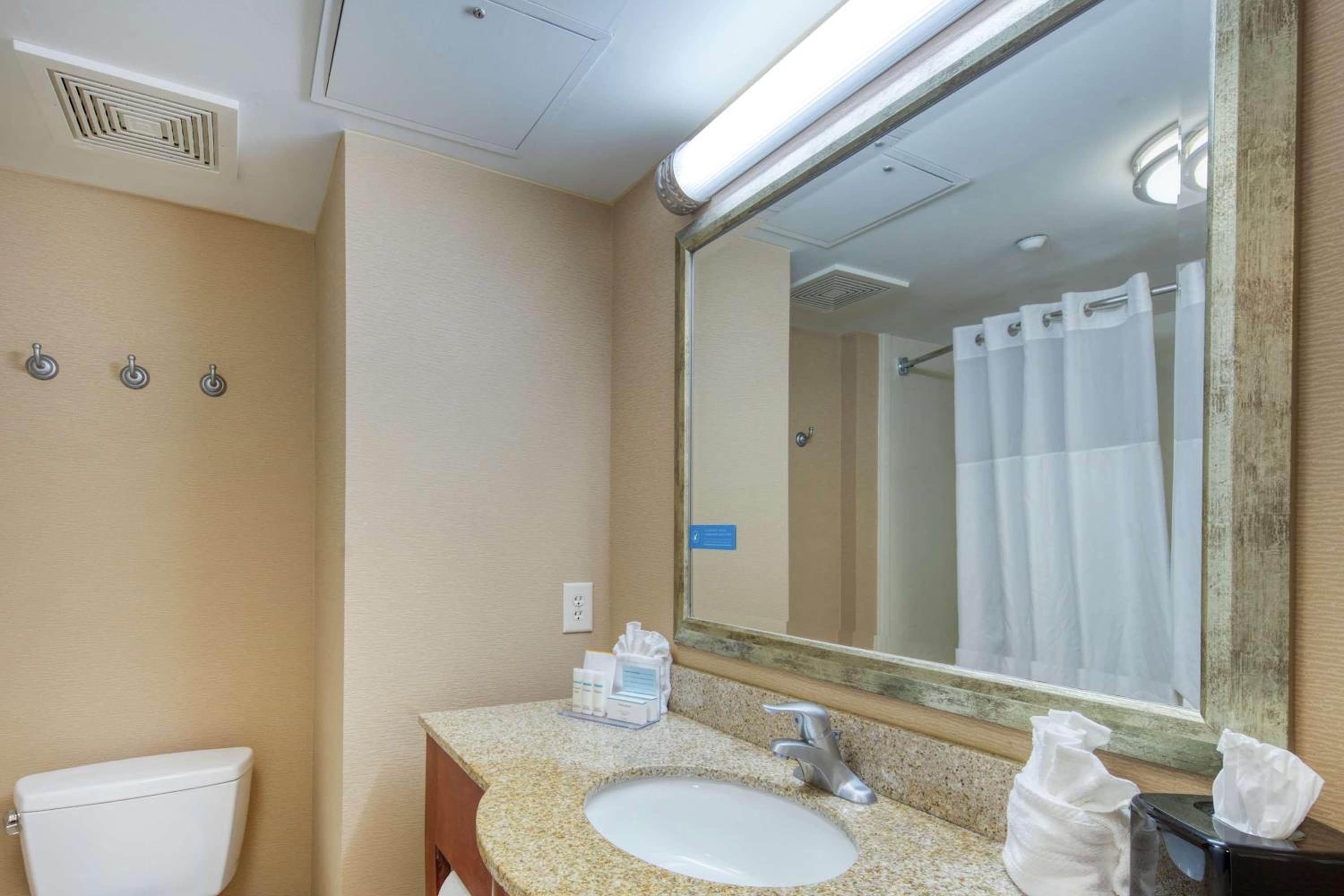King Room with Microwave and Refrigerator - Non-Smoking - Photo 2