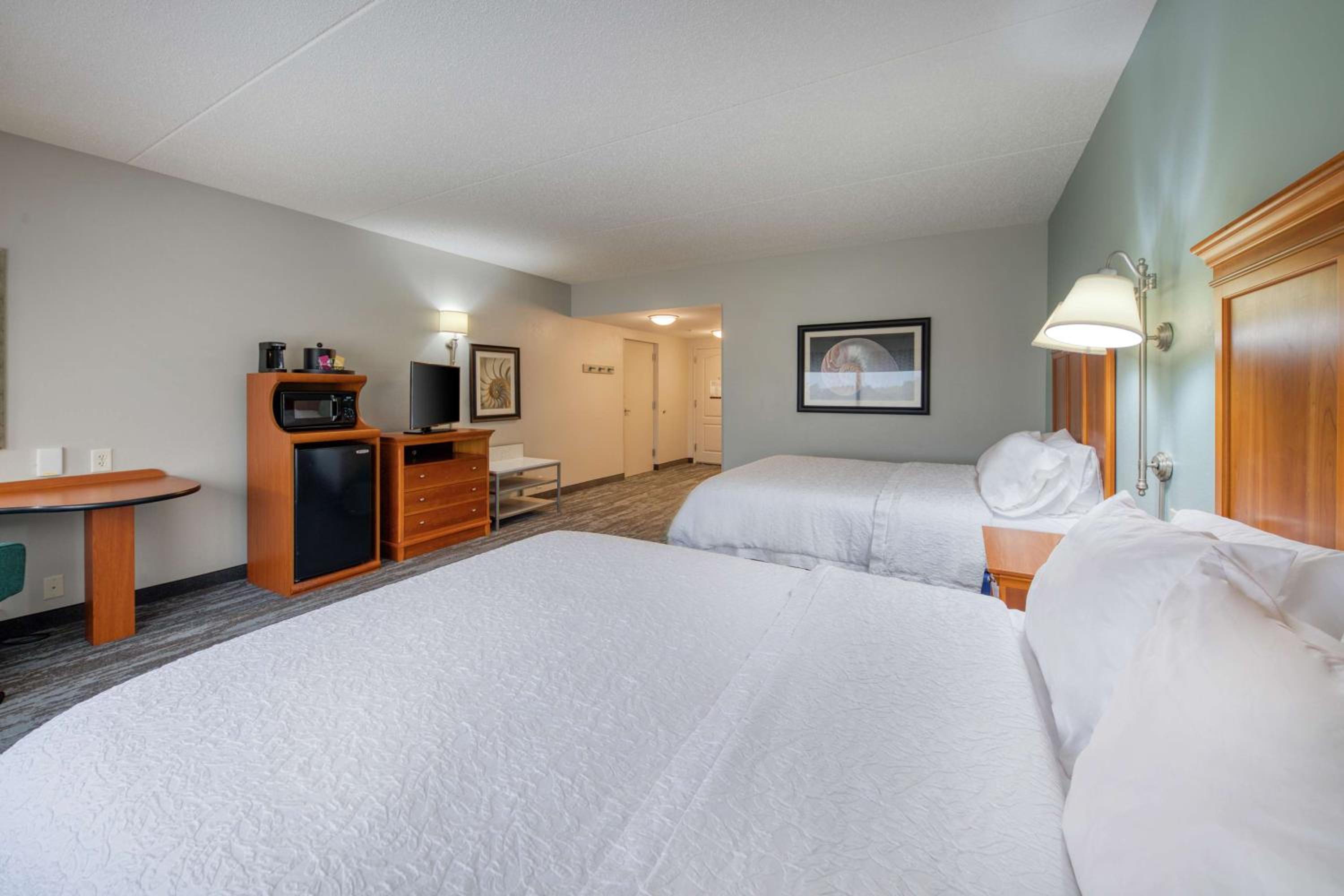 Queen Room with Two Queen Beds - Hearing Access/Non-Smoking - Photo 2