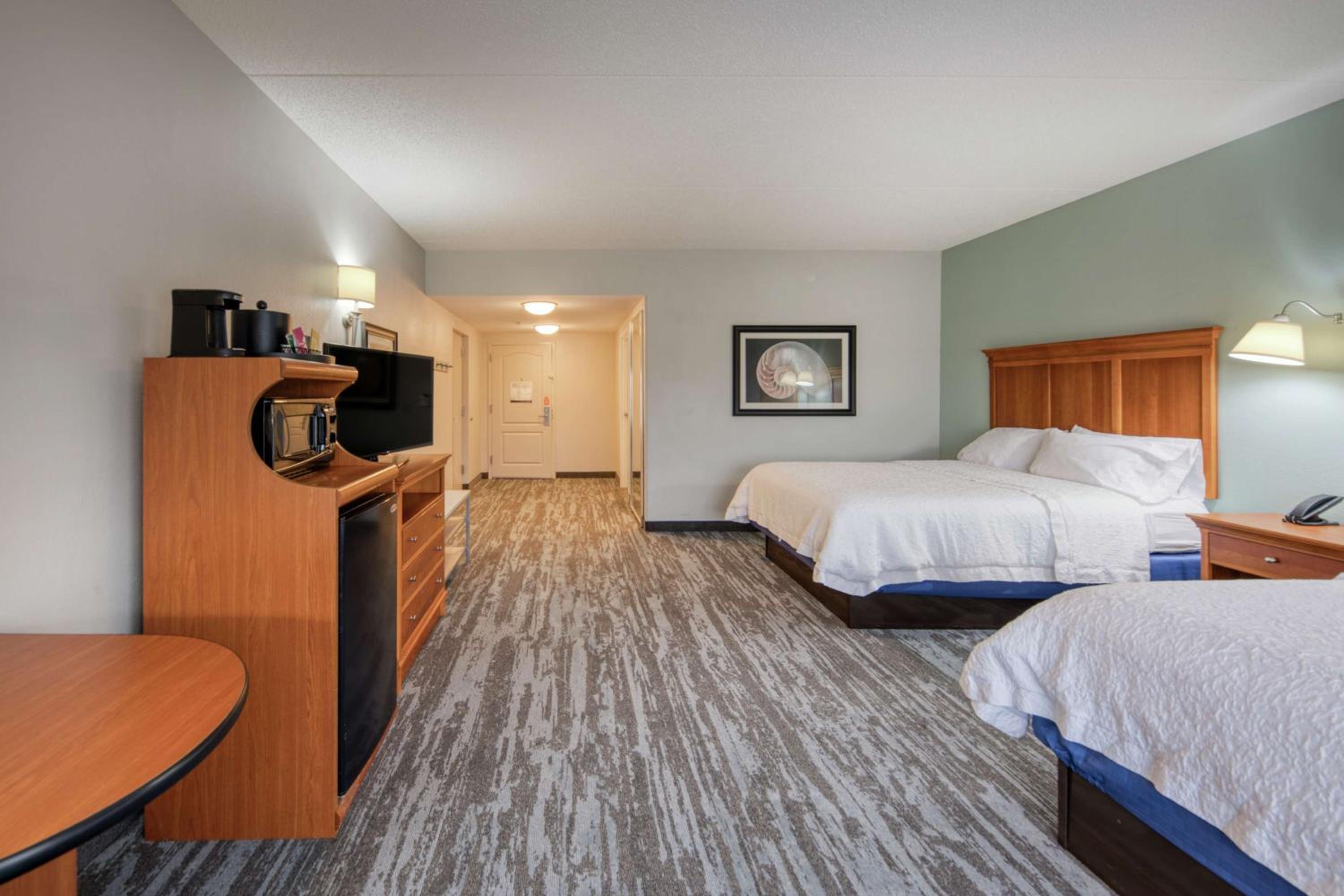 Queen Room with Two Queen Beds - Hearing Access/Non-Smoking - Photo 3