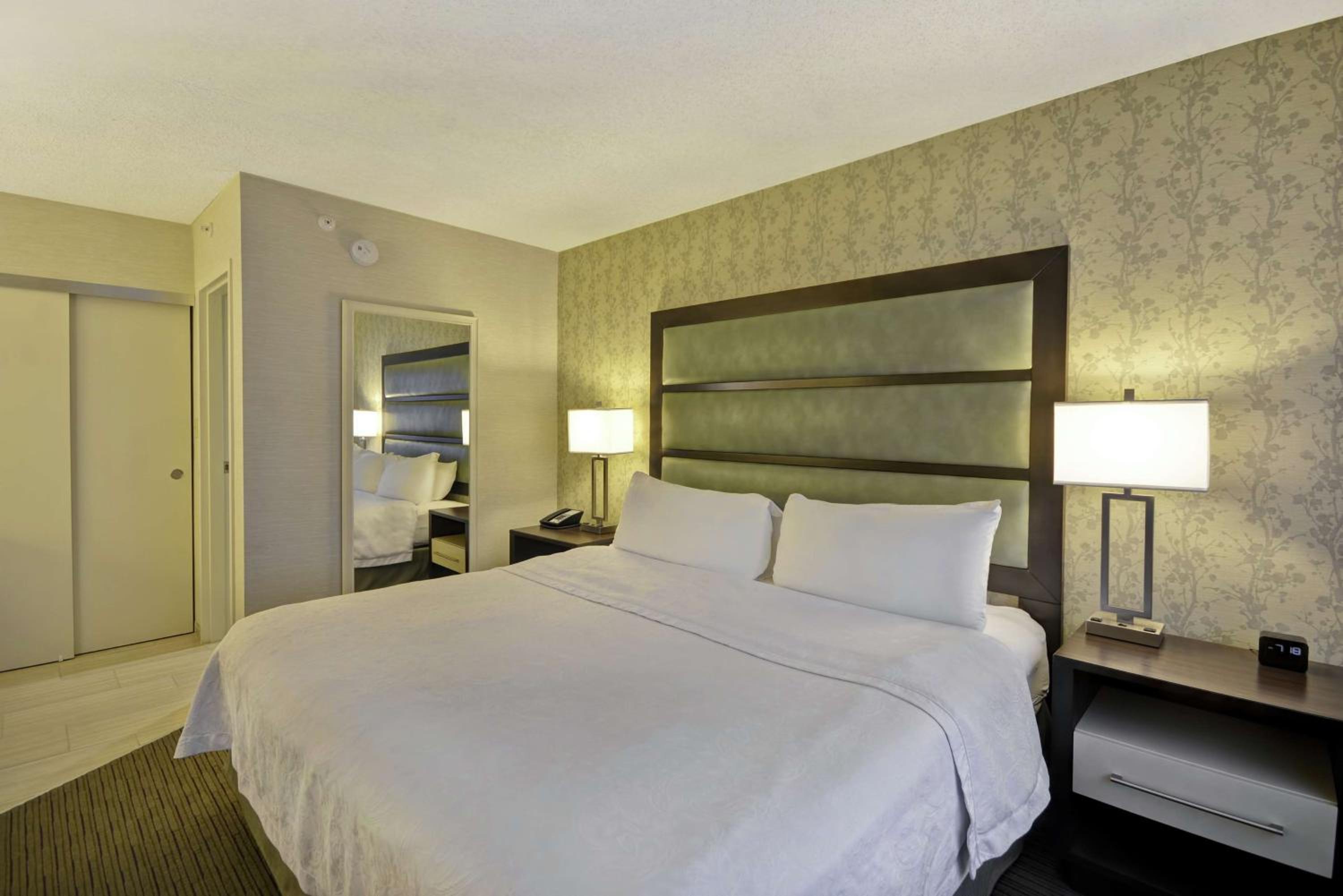 King Suite with Balcony - Non-Smoking - Photo 1