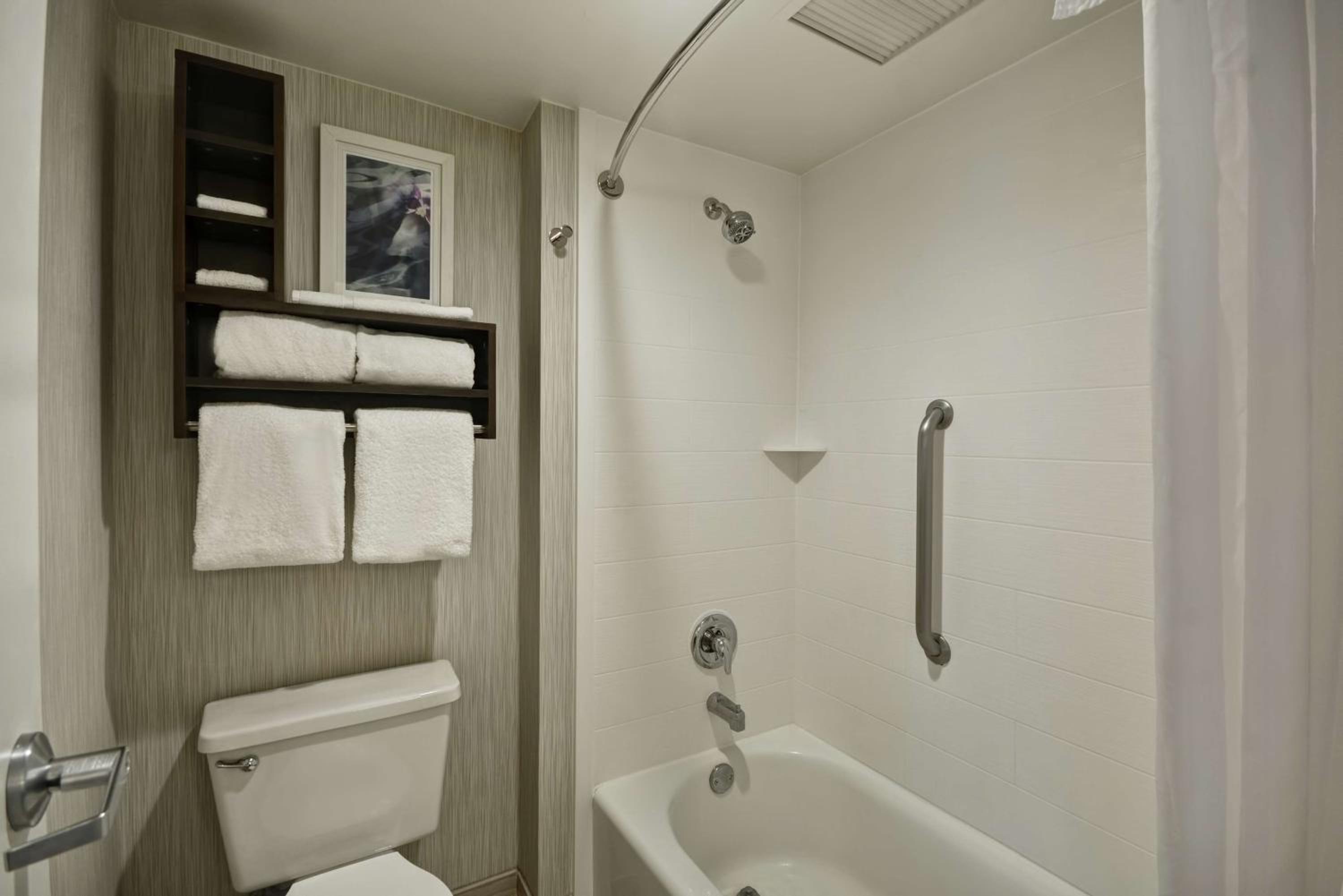King Suite with Balcony - Non-Smoking - Photo 6