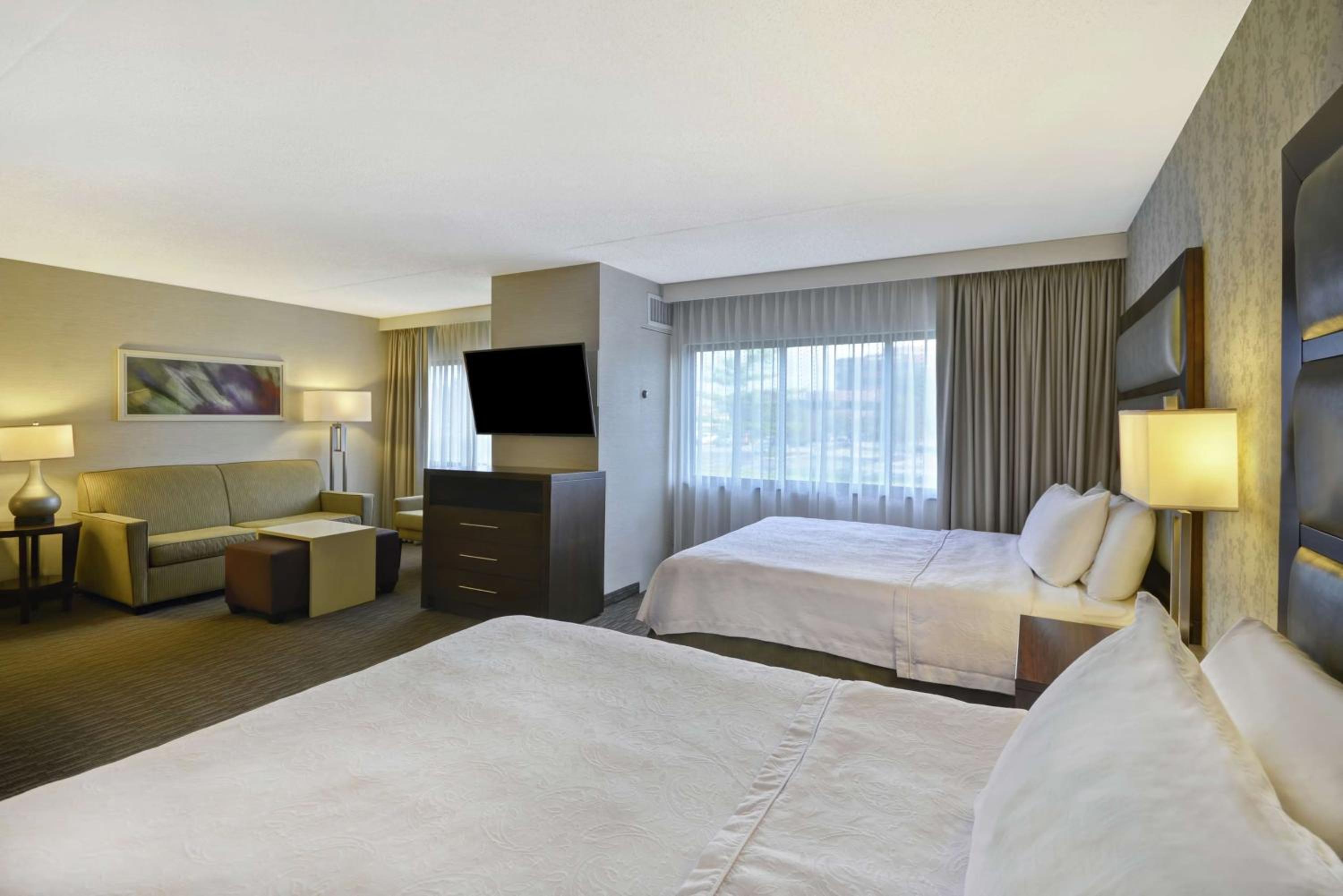 Queen Studio Suite with Two Queen Beds - Non-Smoking - Photo 1