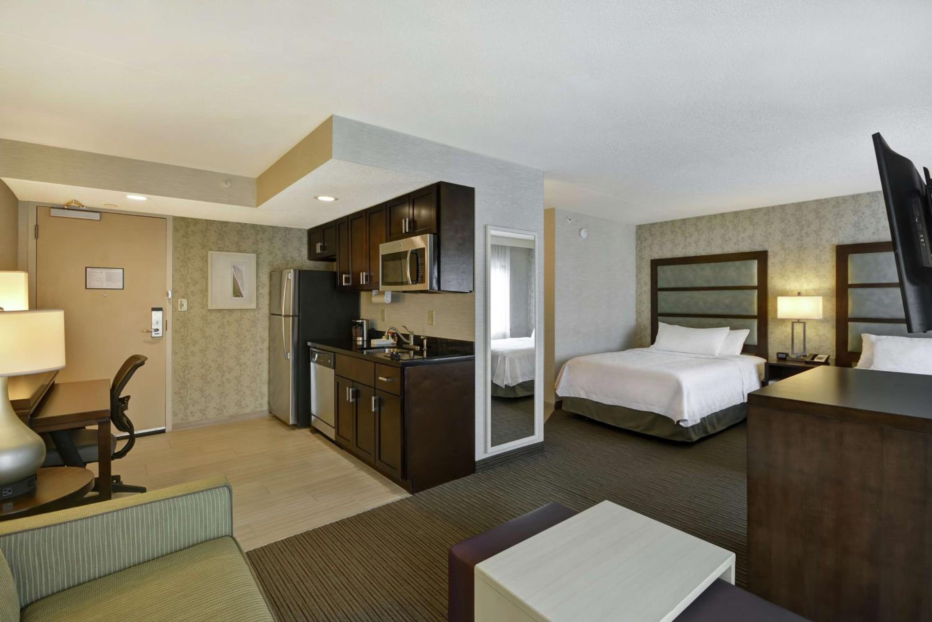 Suite with Two Double Beds and Balcony - Non-Smoking - Photo 1