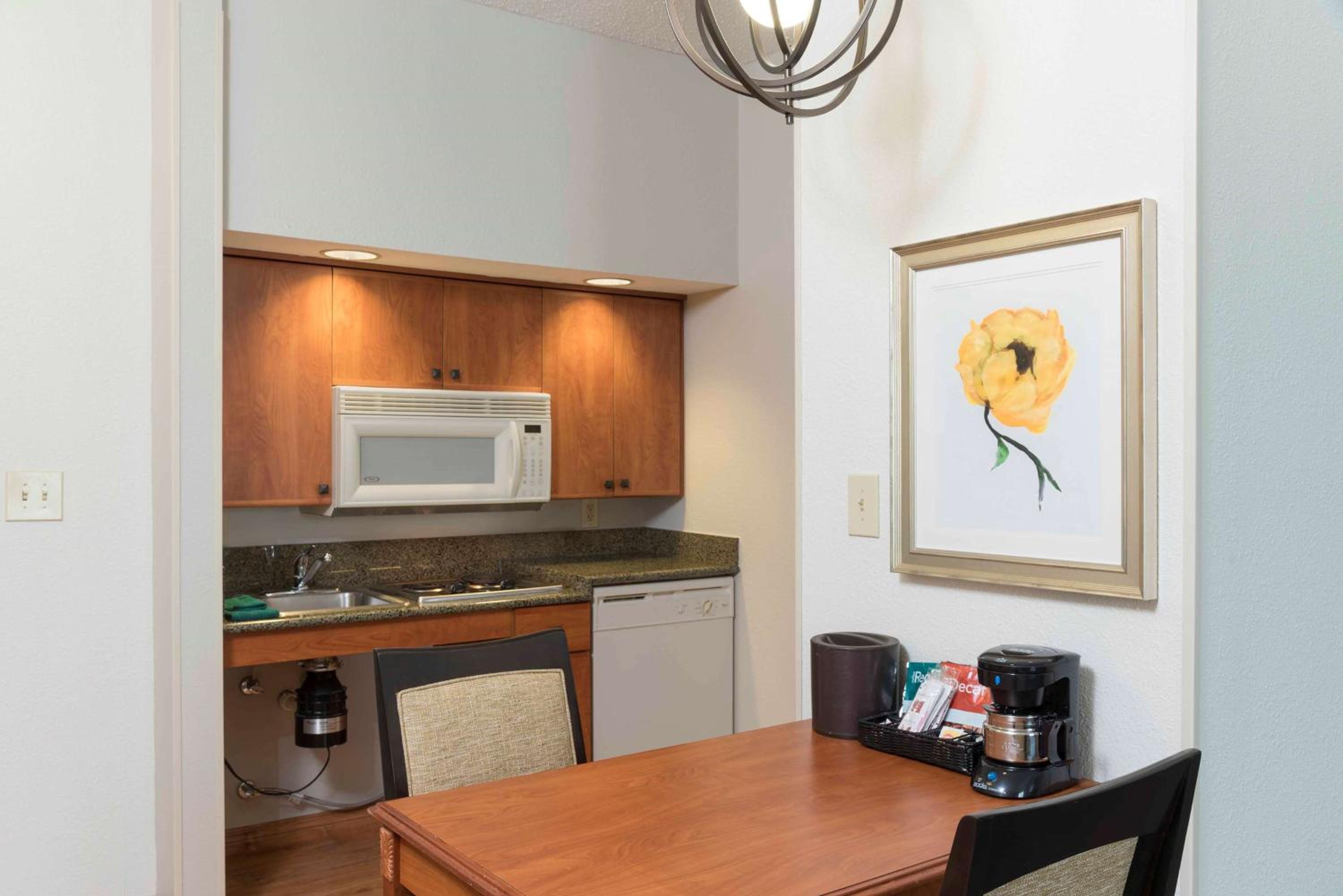 Deluxe King Studio - Disability Access - Non-Smoking - Photo 5