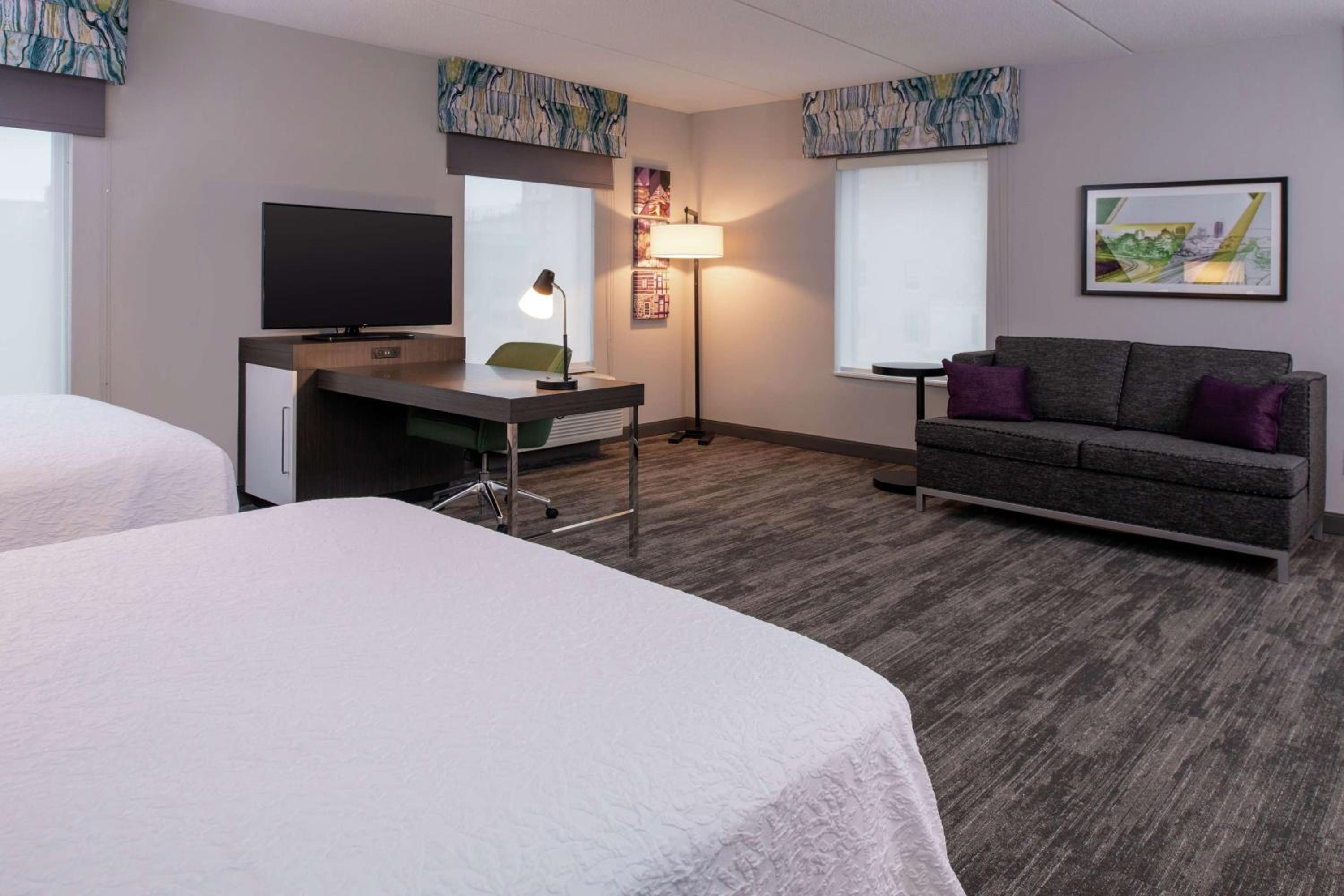 Queen Studio Suite with Two Queen Beds - Non-Smoking - Photo 1