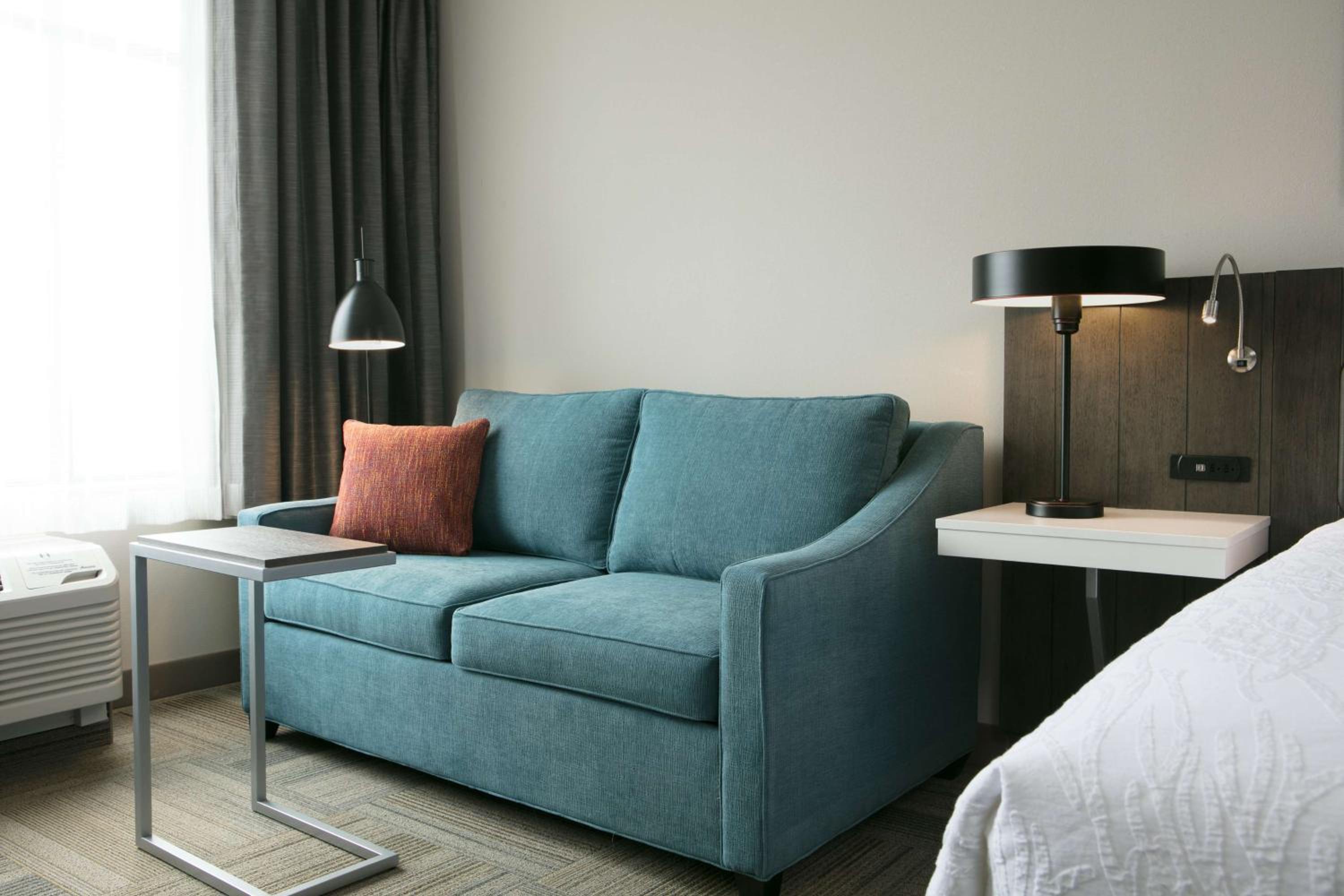 King Room with Sofa Bed - Non-Smoking photo 1