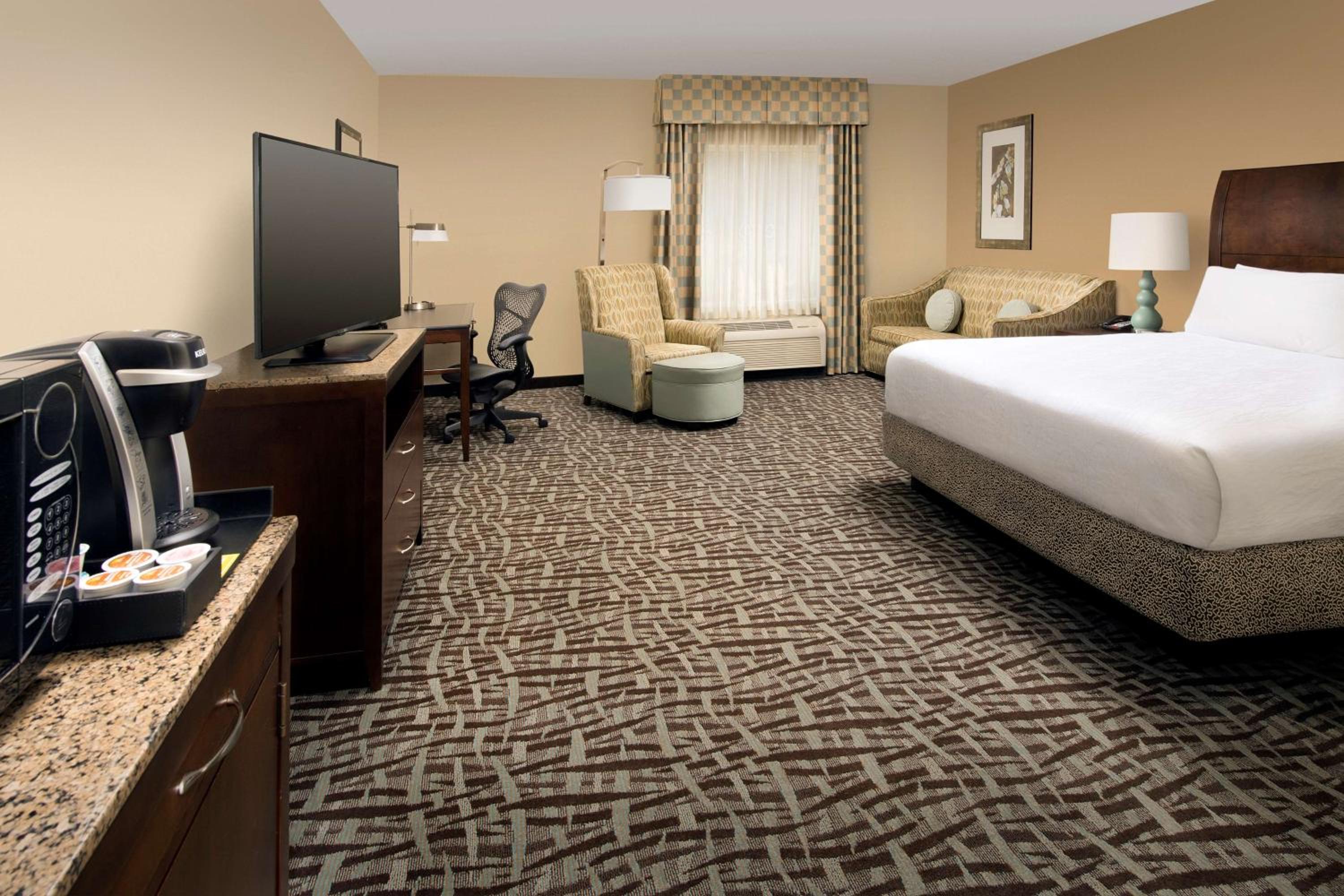 King Room with Bath Tub - Mobility Access - Photo 2