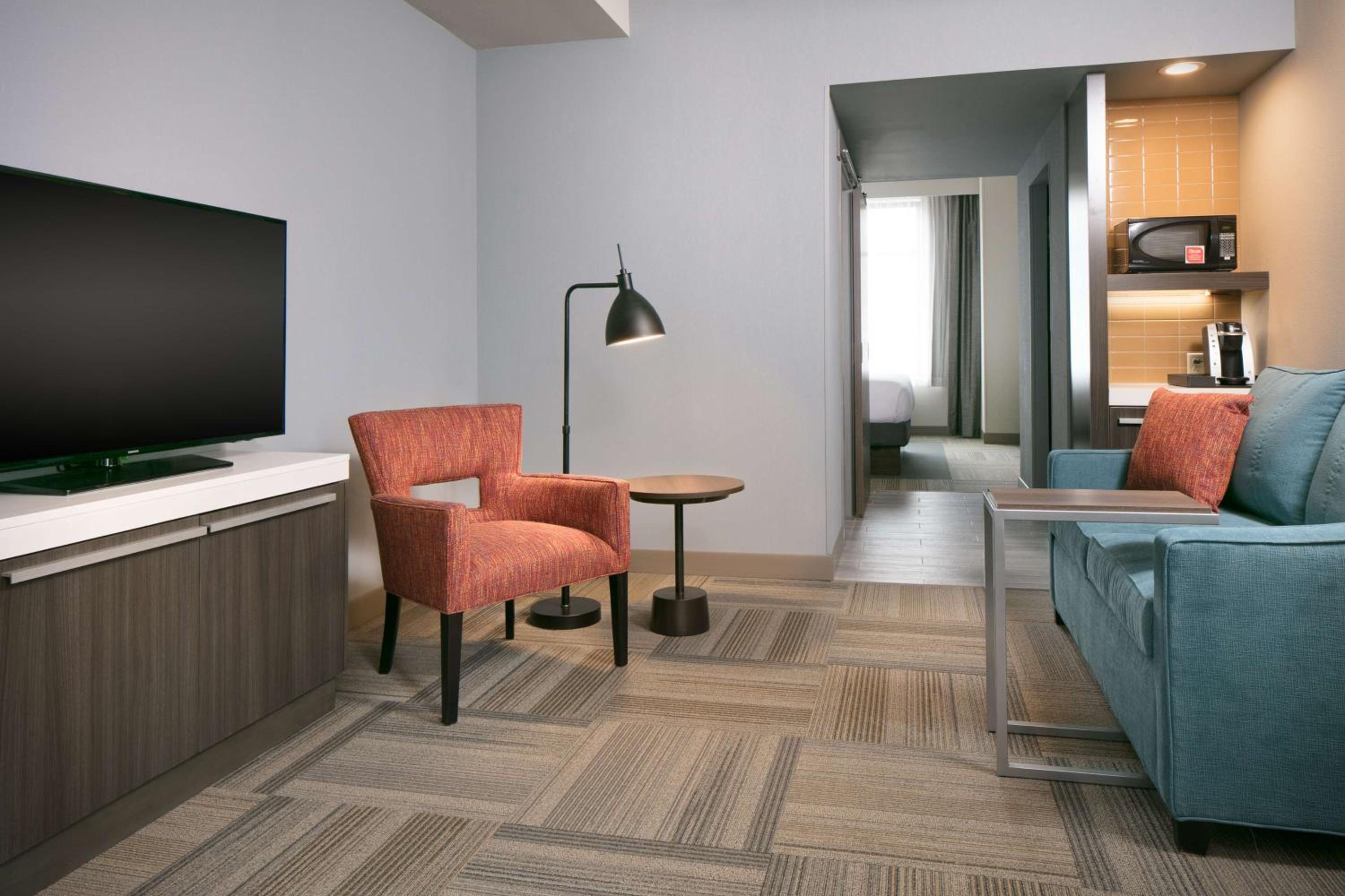 Junior King Suite - Hearing Access photo 3