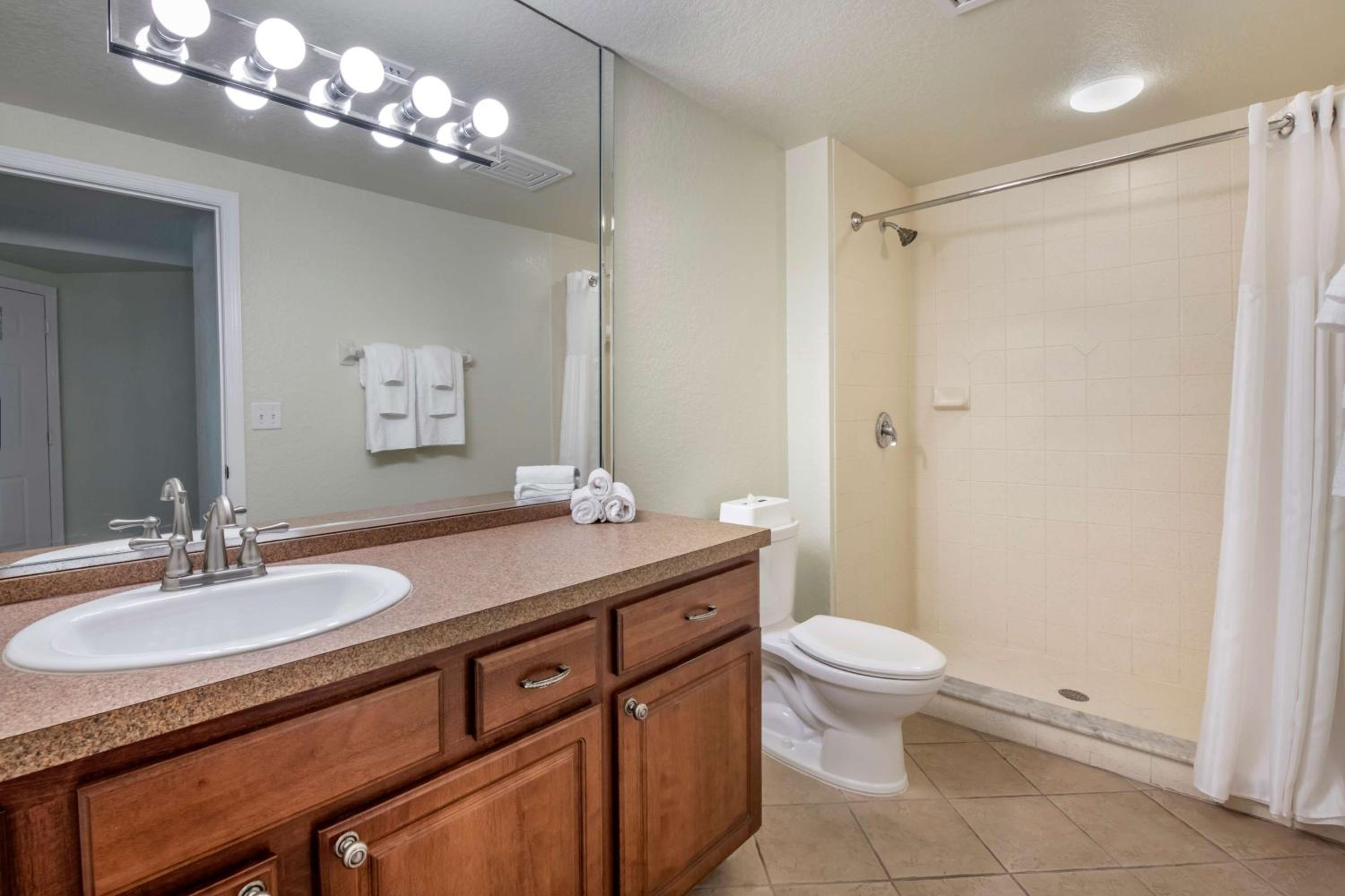 One Bedroom Queen Suite Plus