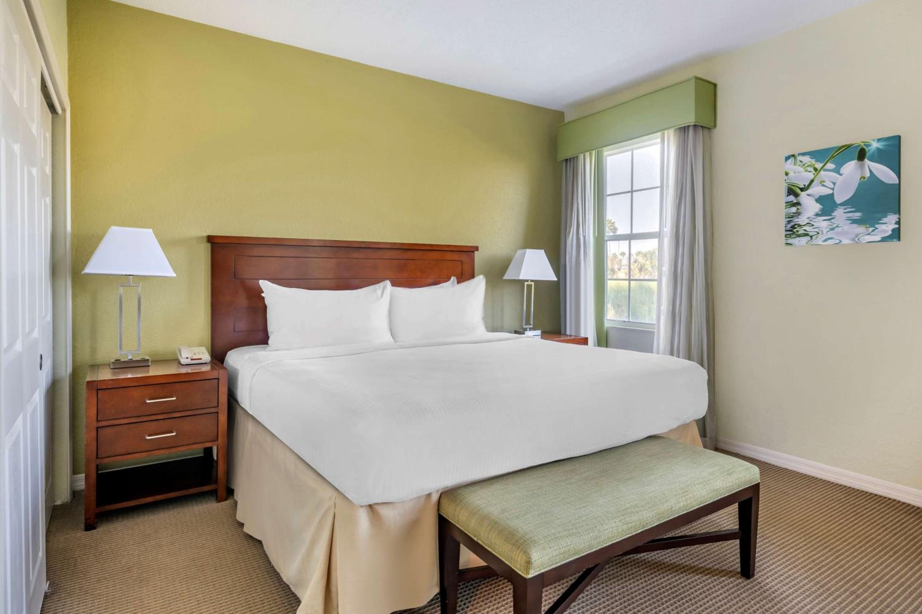 Two Bedroom Suite with balcony thumbnail 6