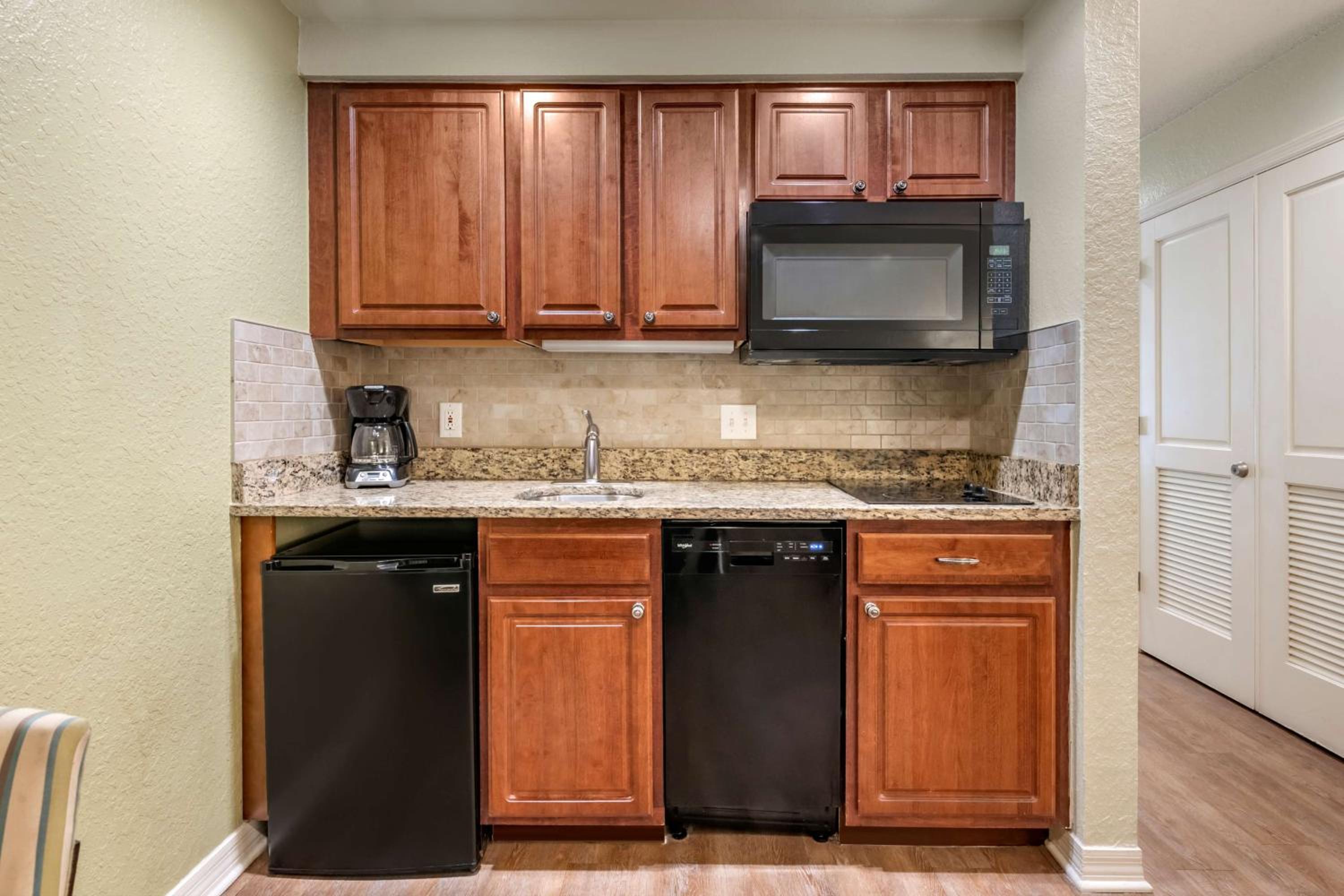 One-Bedroom Queen Suite