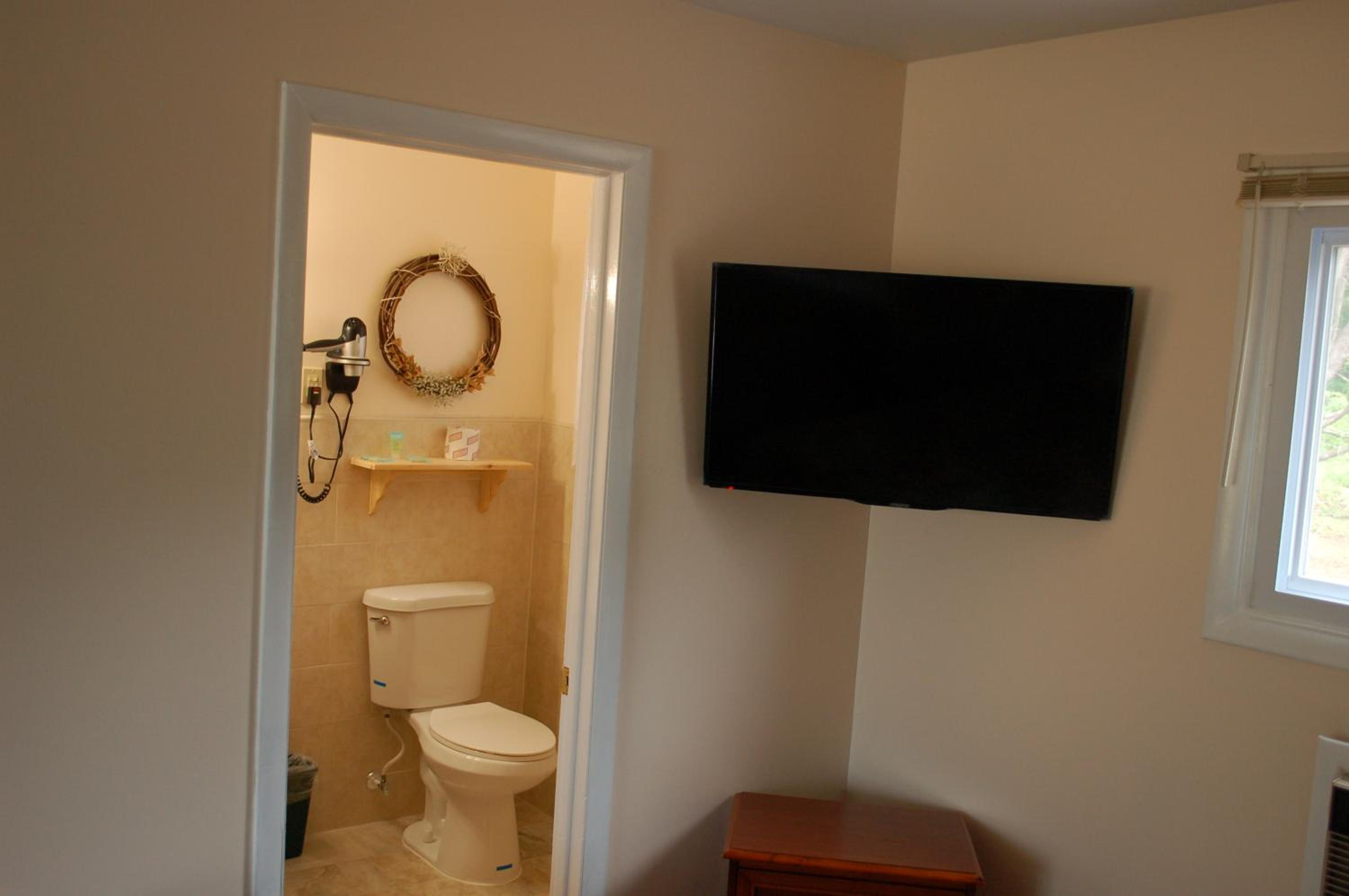 Superior Queen Room with Two Queen Beds - Photo 2