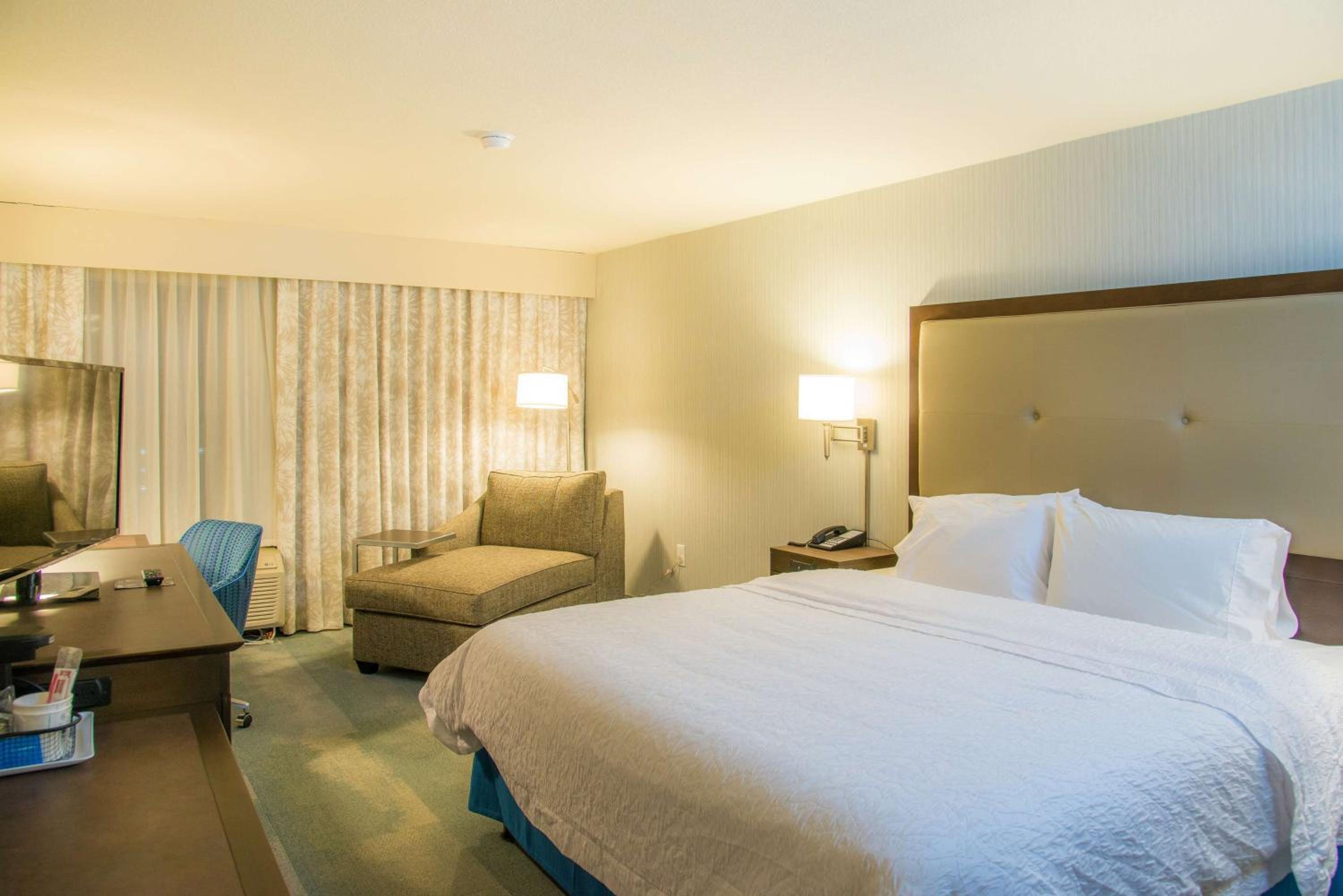 Executive King Room - Non-Smoking - Photo 2