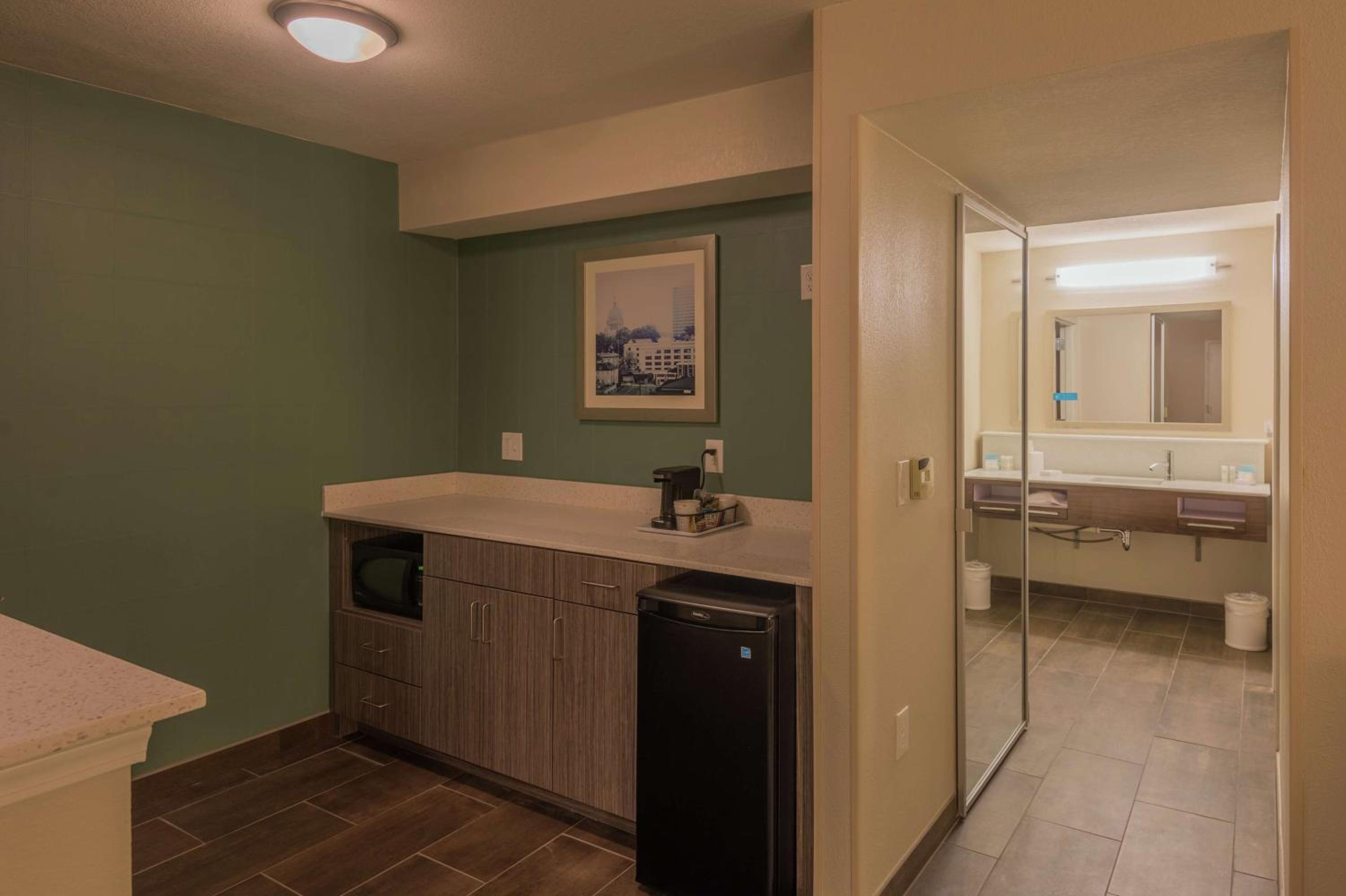 King Studio Suite - Non-Smoking - Photo 3
