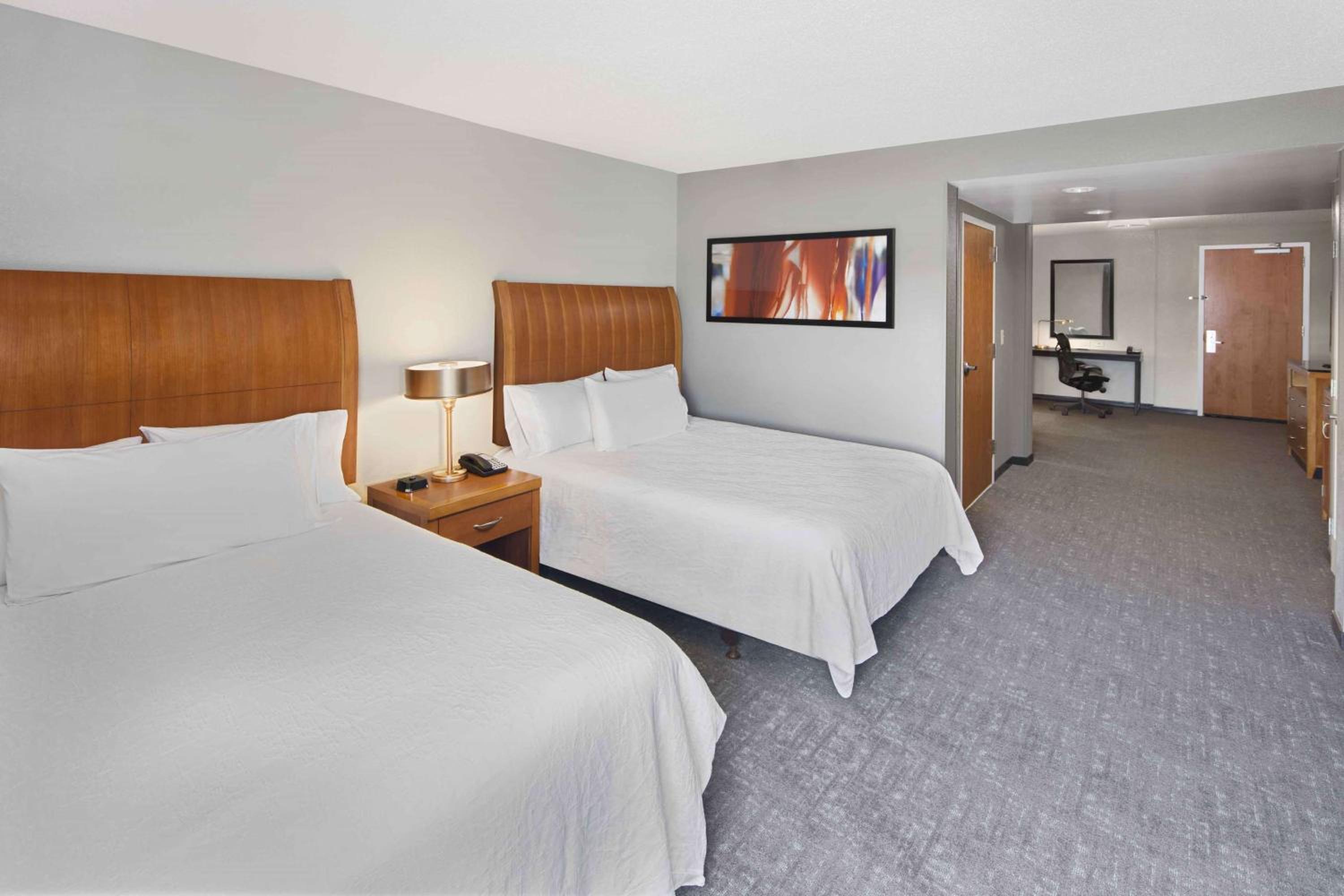 One-Bedroom Queen Suite with Sofa Bed - Photo 2
