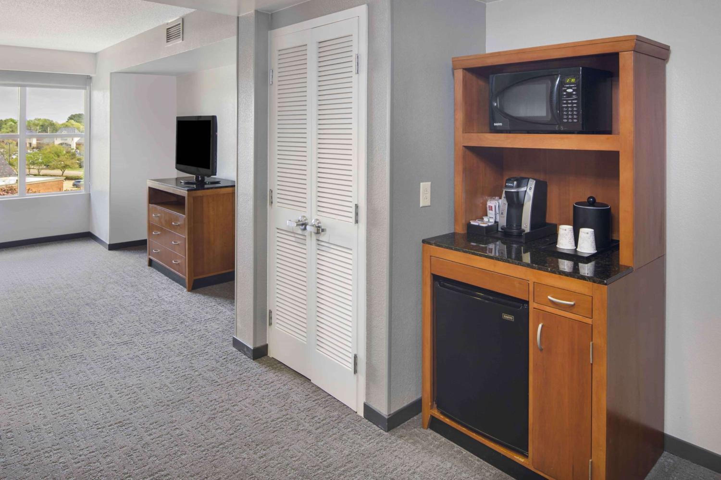 Junior King Suite with Sofa Bed - Photo 1