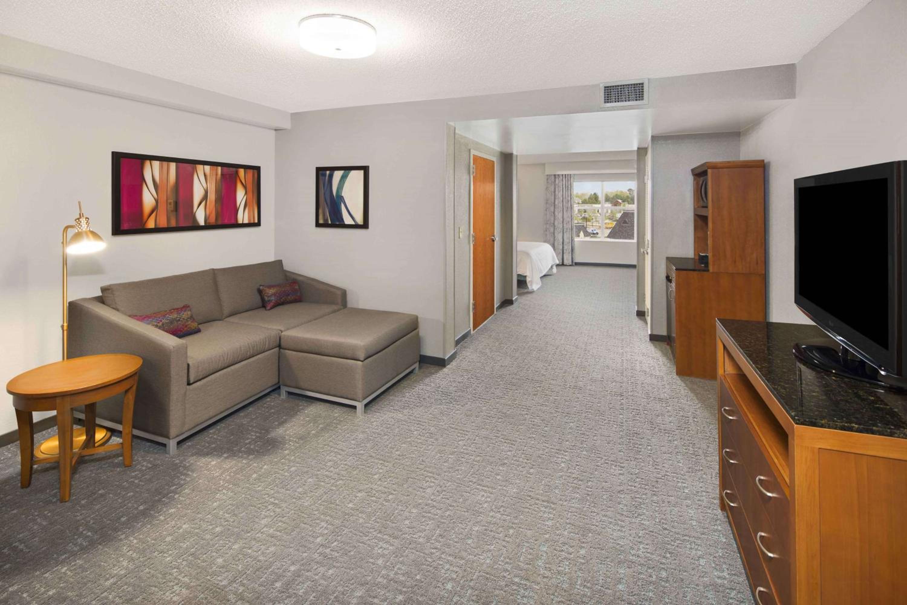 Junior King Suite with Sofa Bed - Photo 2