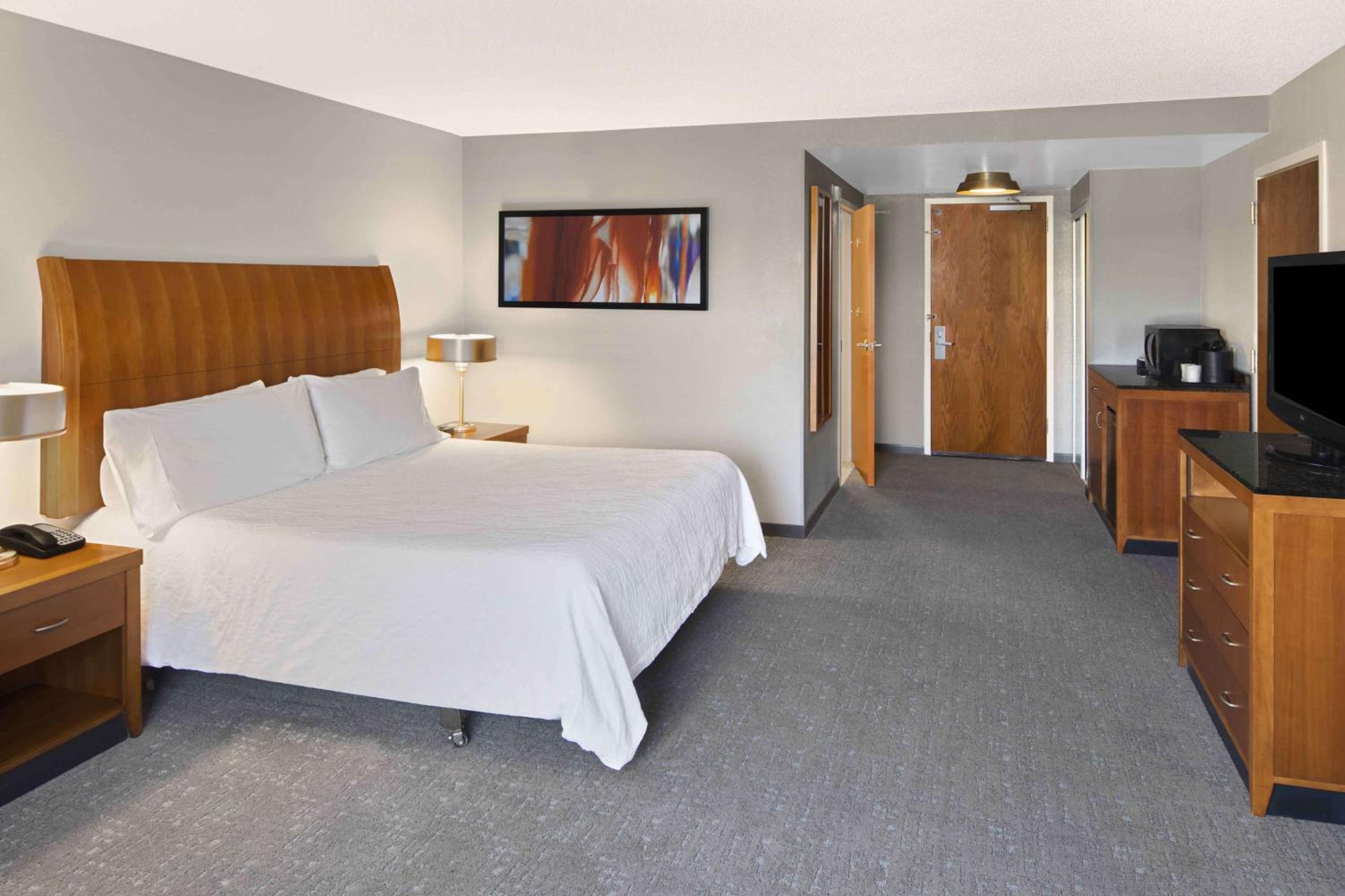 King Room with Accessible Tub - Mobility Access - Photo 2