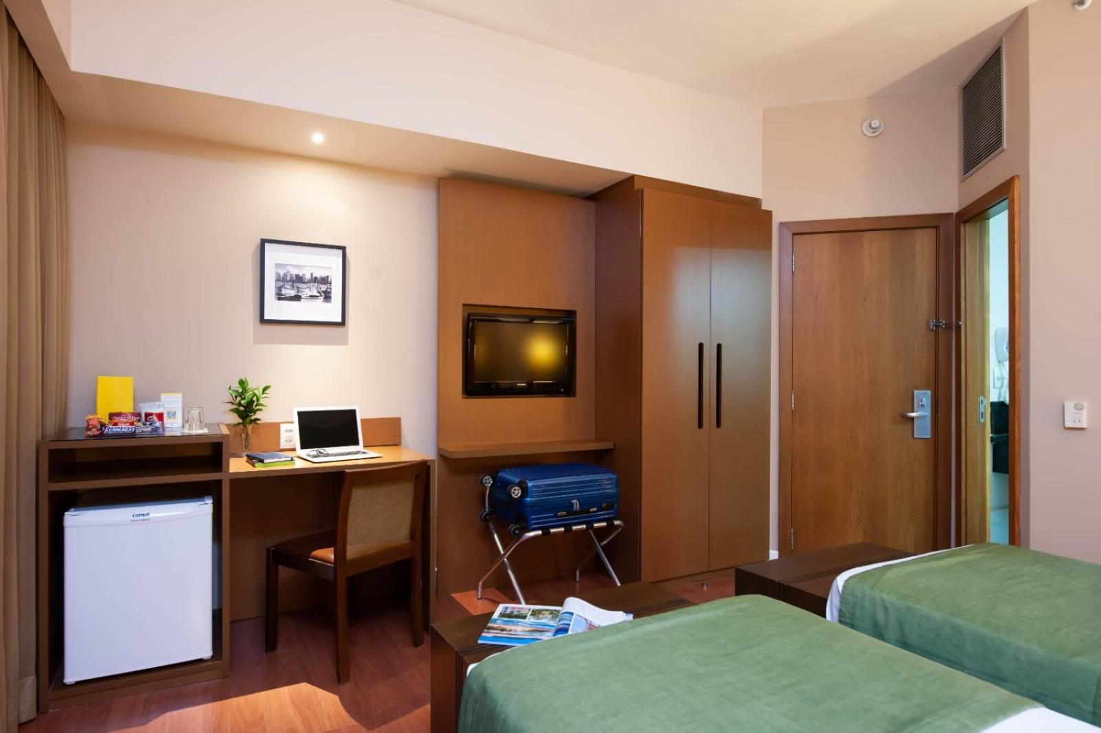 Standard Twin Room - Photo 2