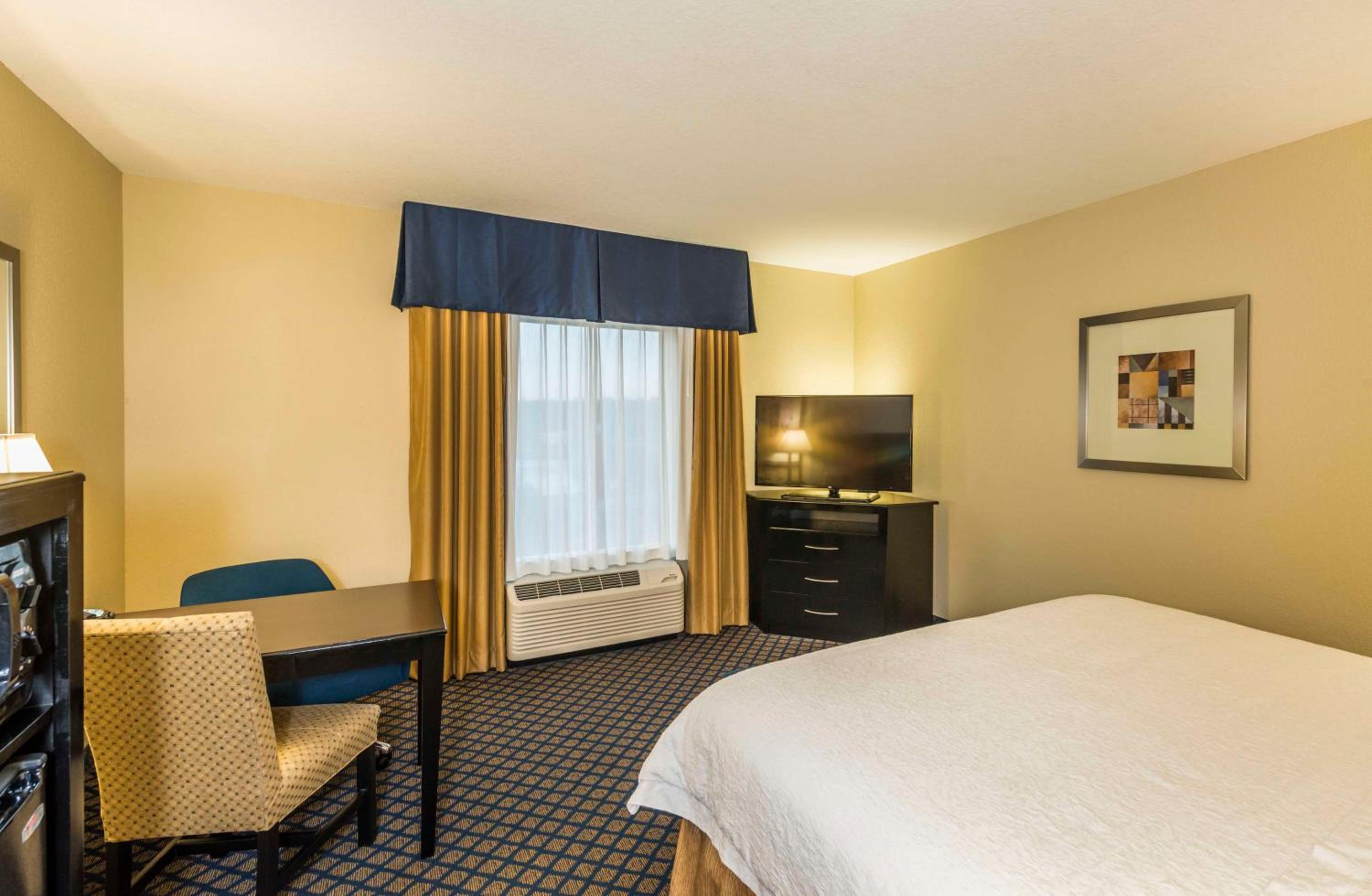 King Room - Hearing Access/Non-Smoking - Photo 2