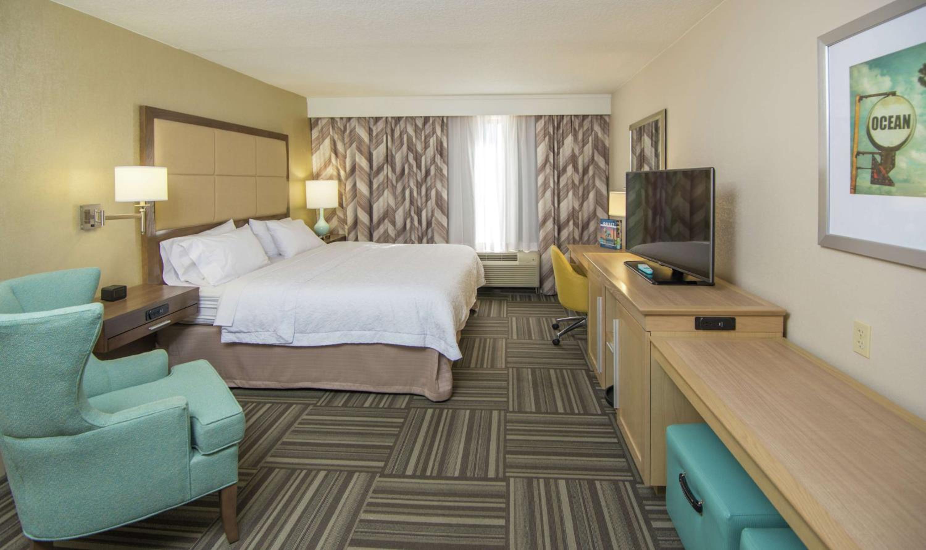 King Room with Accessible Tub - Mobility and Hearing Access/Non-Smoking - Photo 1