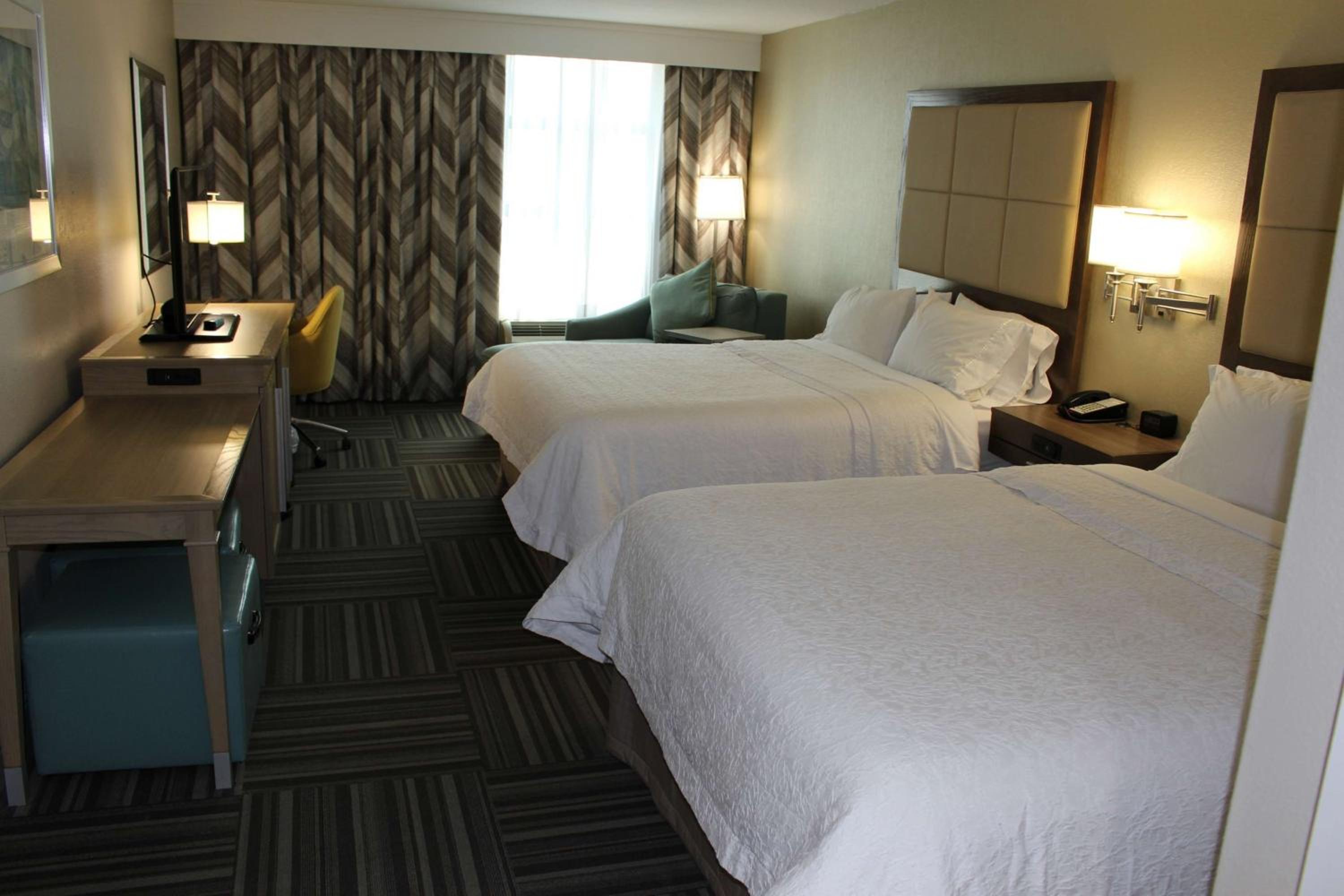 Executive Queen Room with Two Queen Beds - Photo 2
